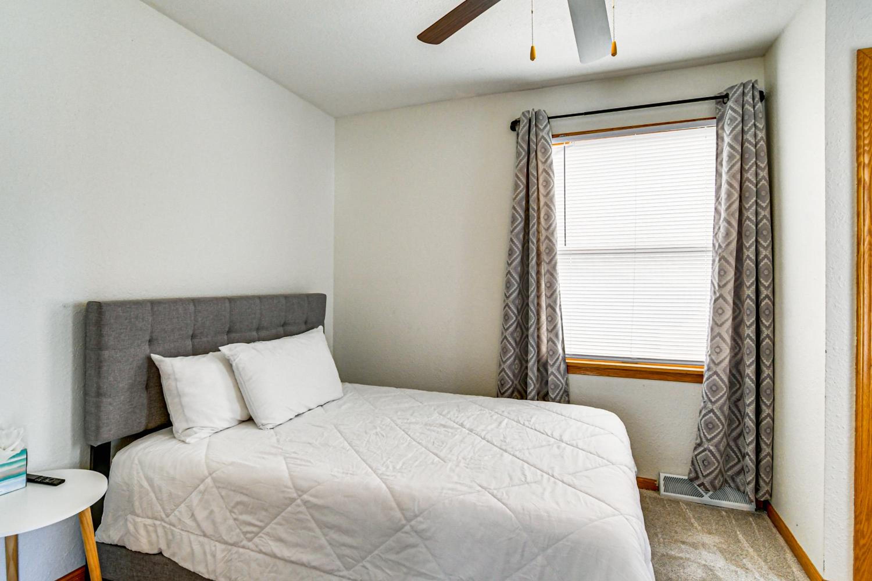 Pet-Friendly Home 2 Mi to Downtown Des Moines!