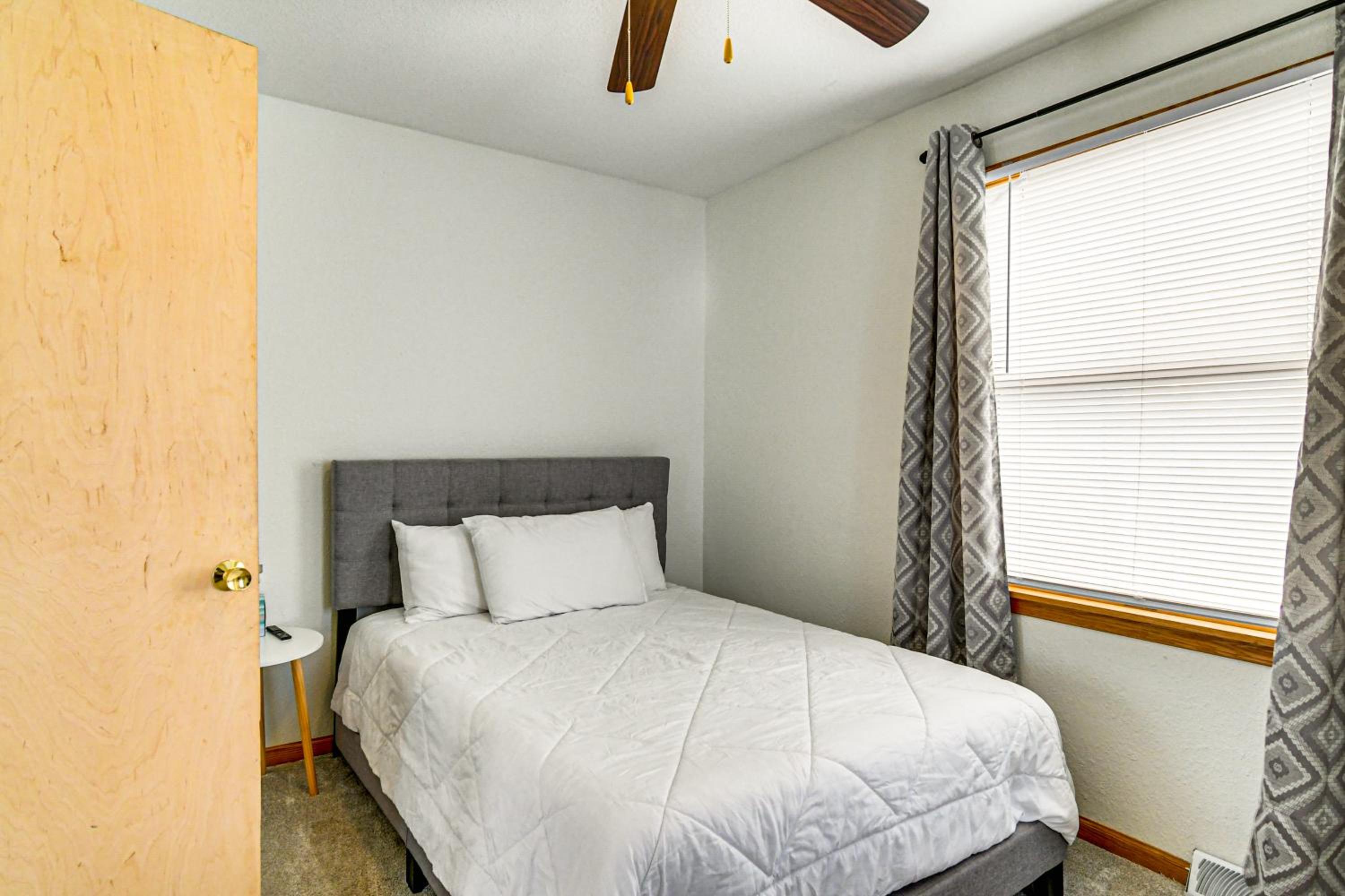 Pet-Friendly Home 2 Mi to Downtown Des Moines!