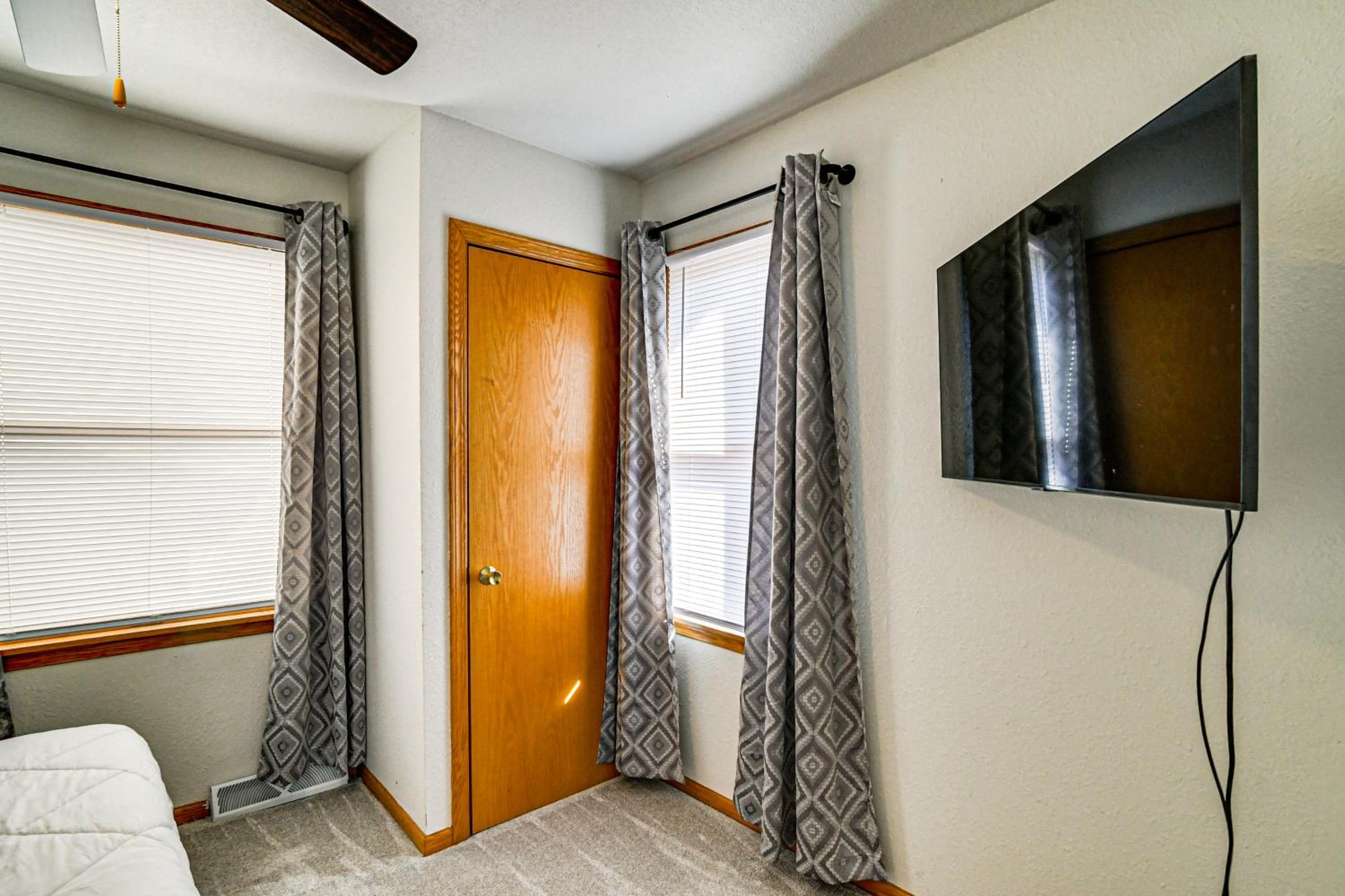 Pet-Friendly Home 2 Mi to Downtown Des Moines!