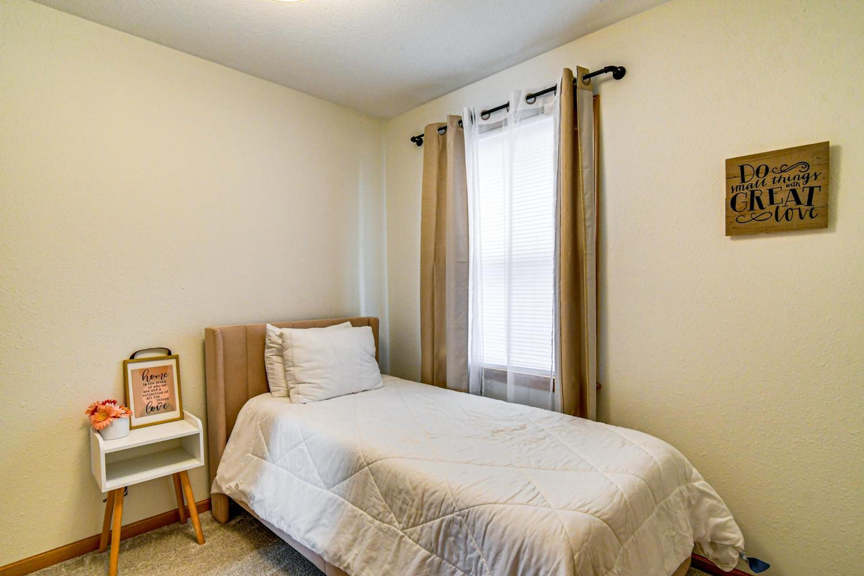 Pet-Friendly Home 2 Mi to Downtown Des Moines!