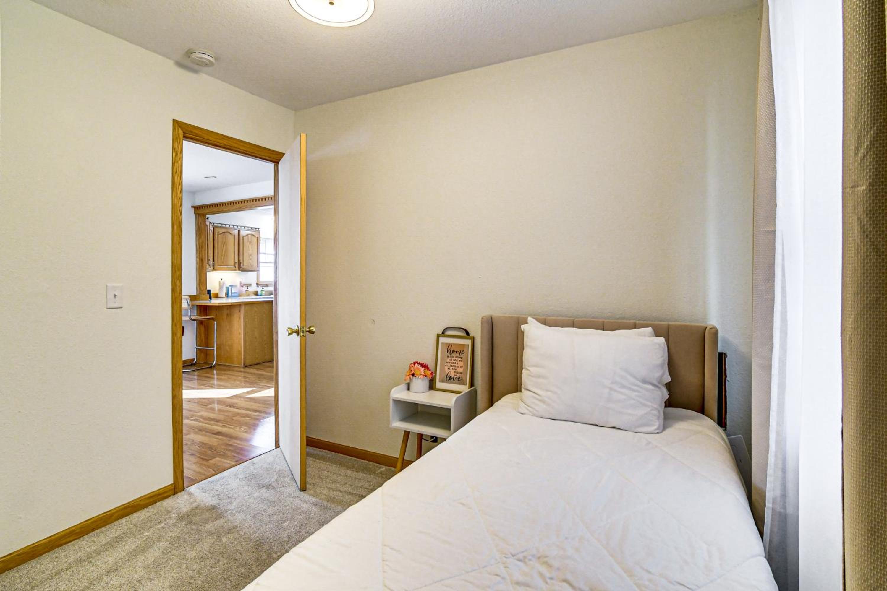 Pet-Friendly Home 2 Mi to Downtown Des Moines!
