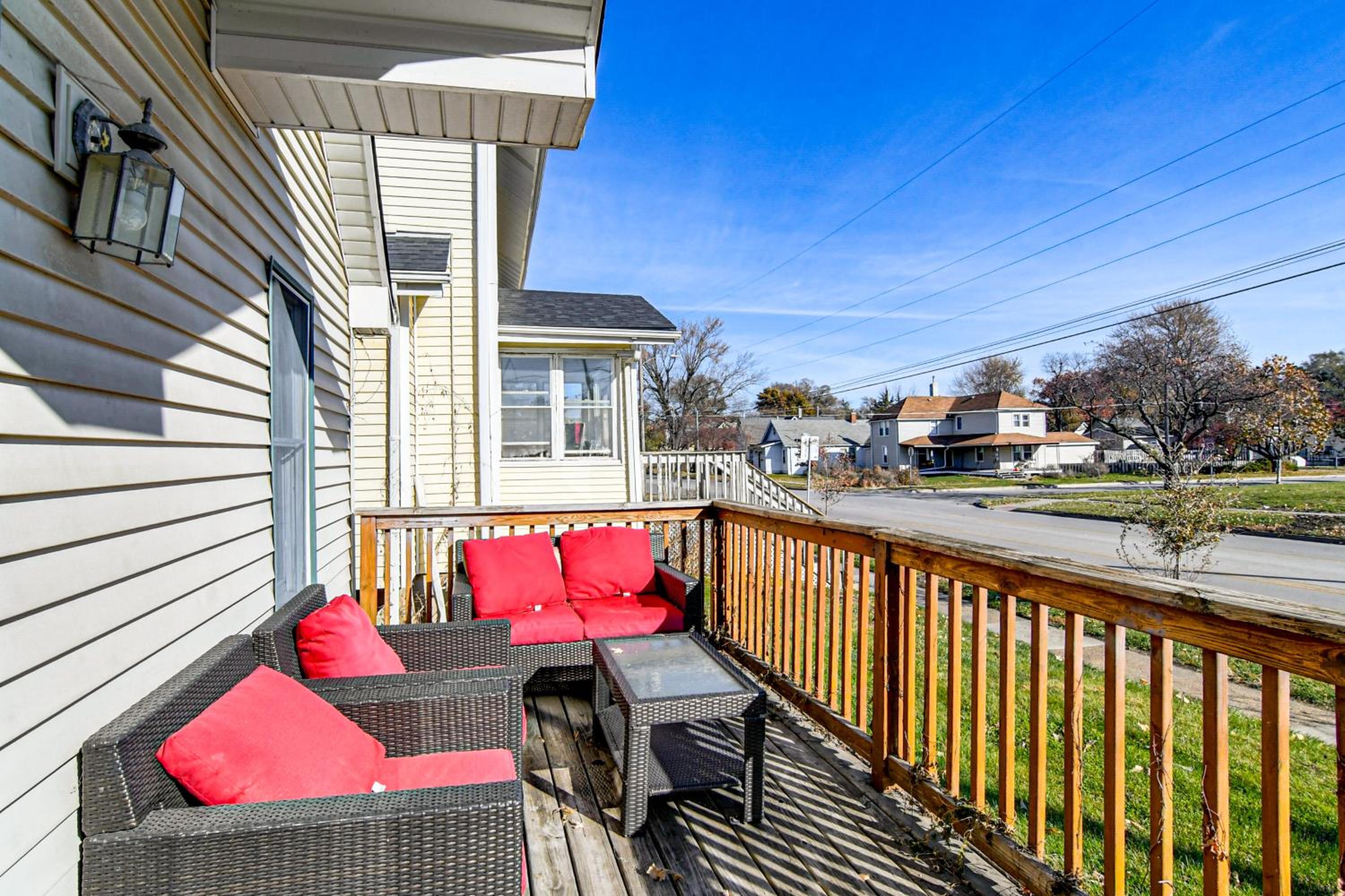 Pet-Friendly Home 2 Mi to Downtown Des Moines!
