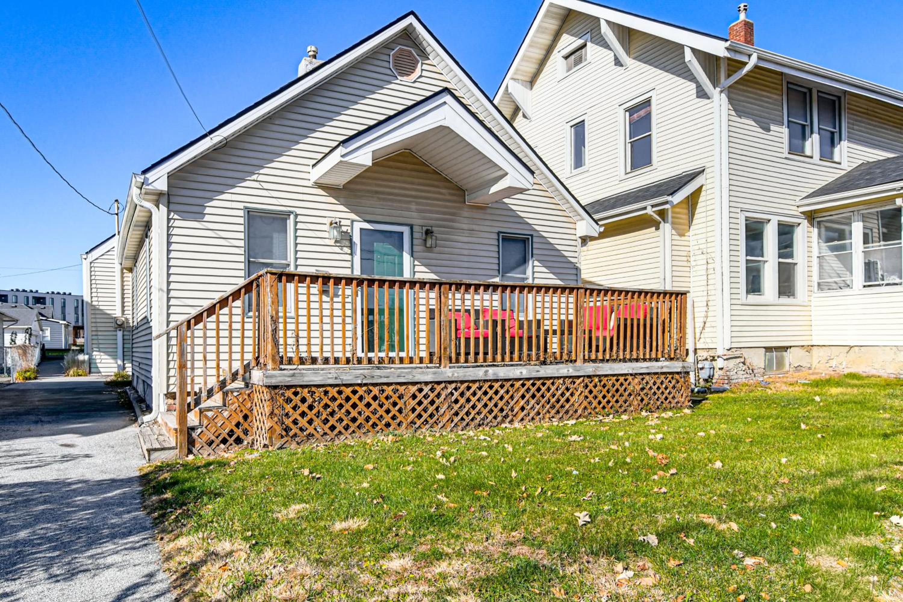 Pet-Friendly Home 2 Mi to Downtown Des Moines!