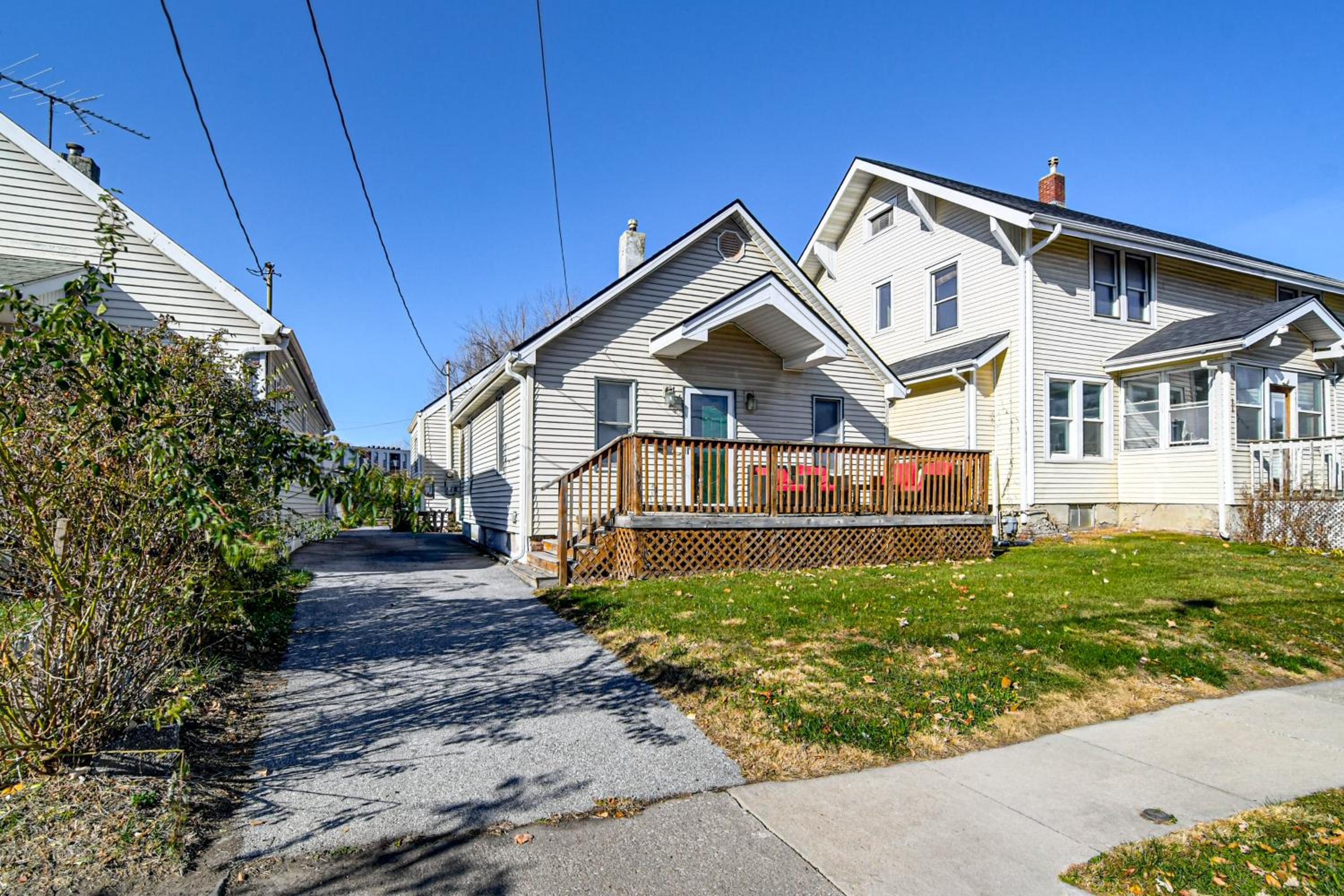 Pet-Friendly Home 2 Mi to Downtown Des Moines!