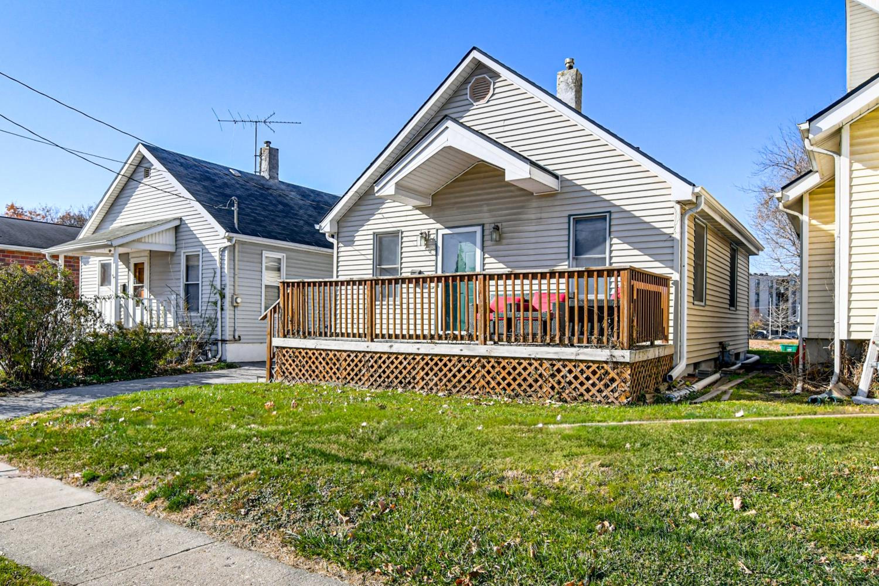 Pet-Friendly Home 2 Mi to Downtown Des Moines!