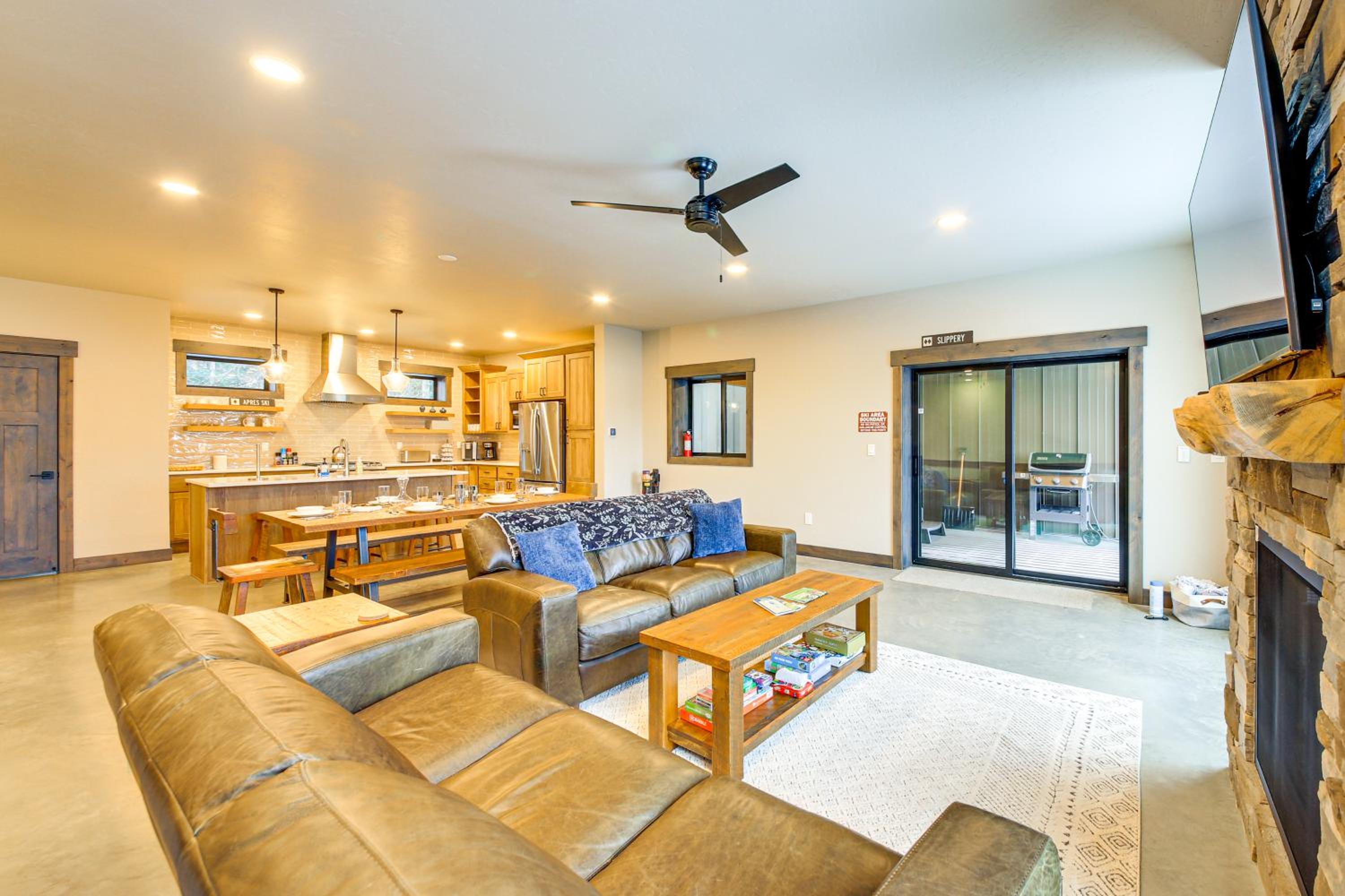 Luxury Ski Home with Hot Tub on Schweitzer Mountain