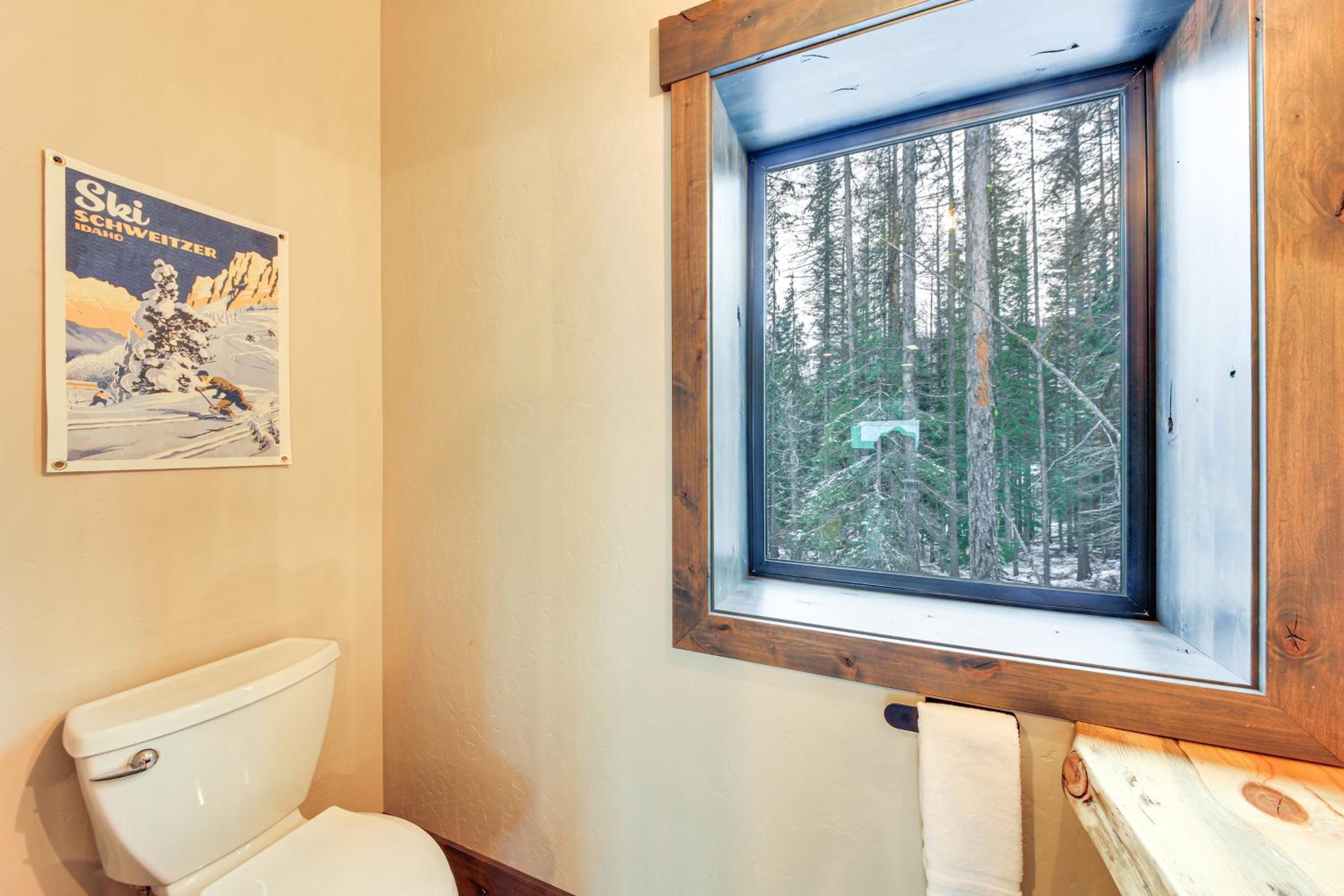 Luxury Ski Home with Hot Tub on Schweitzer Mountain