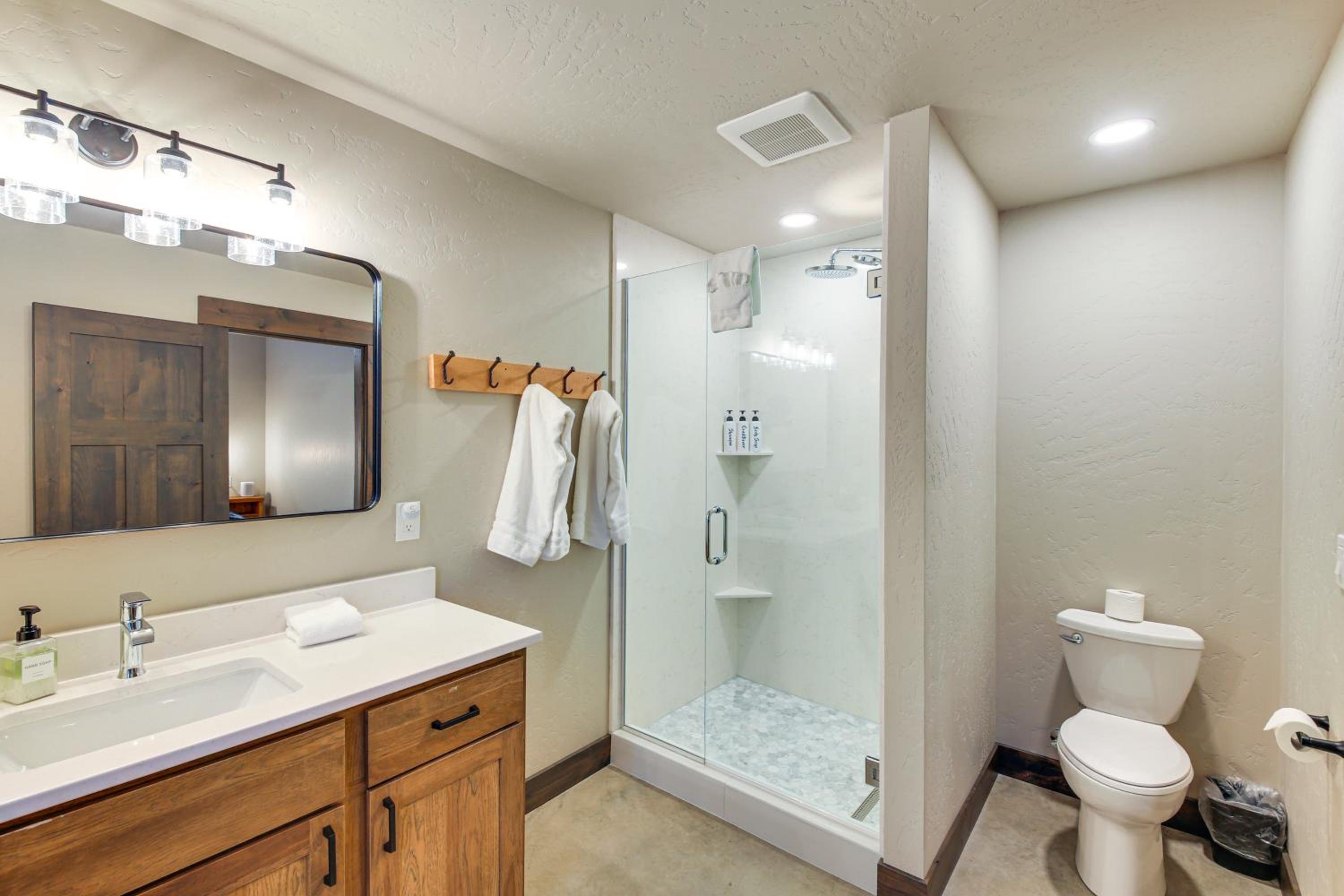 Luxury Ski Home with Hot Tub on Schweitzer Mountain