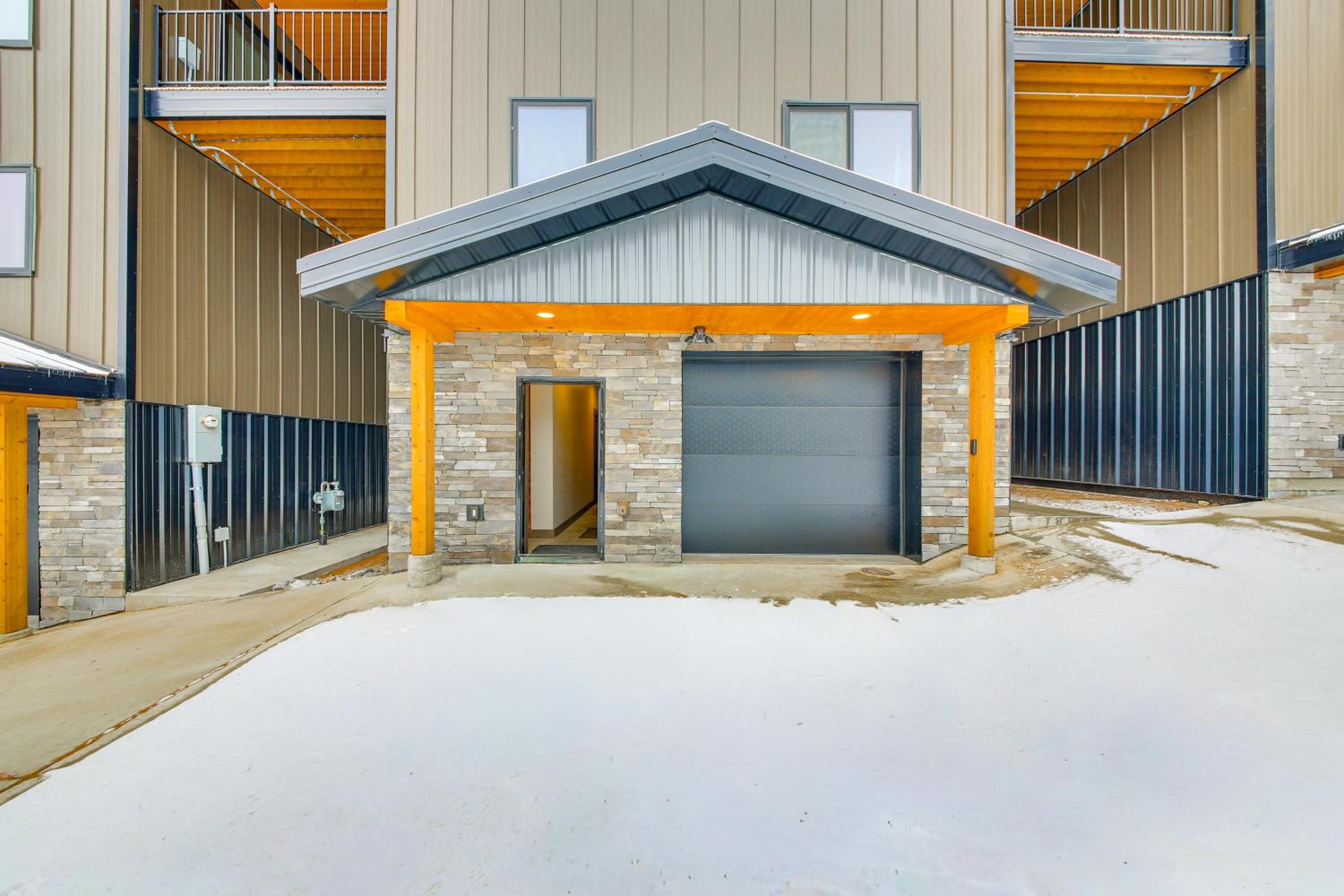 Luxury Ski Home with Hot Tub on Schweitzer Mountain
