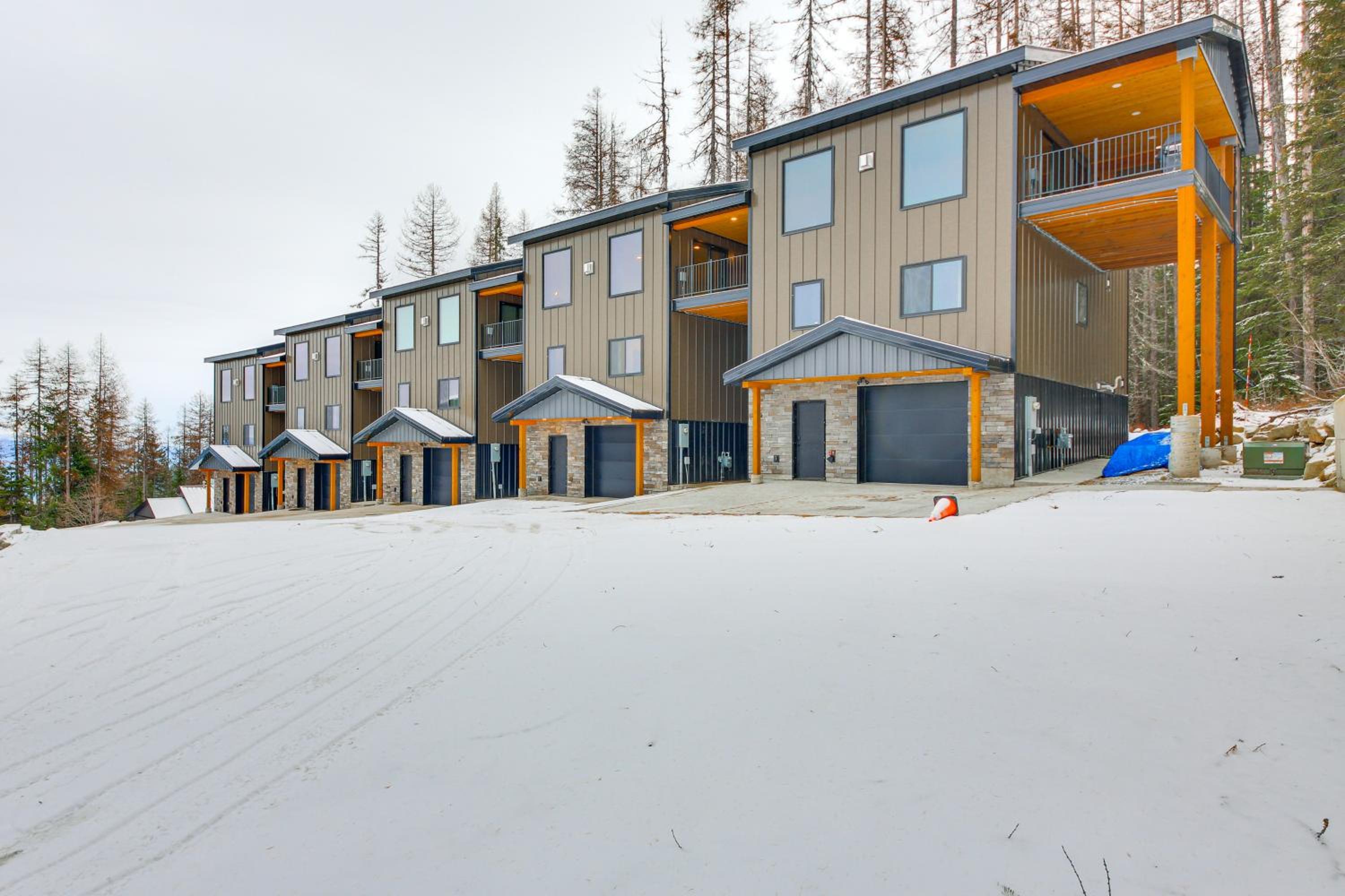 Luxury Ski Home with Hot Tub on Schweitzer Mountain