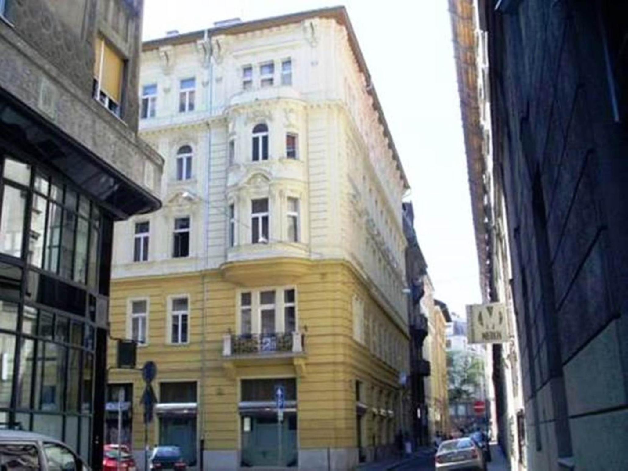 Budapest Loft Central Design Home view 3