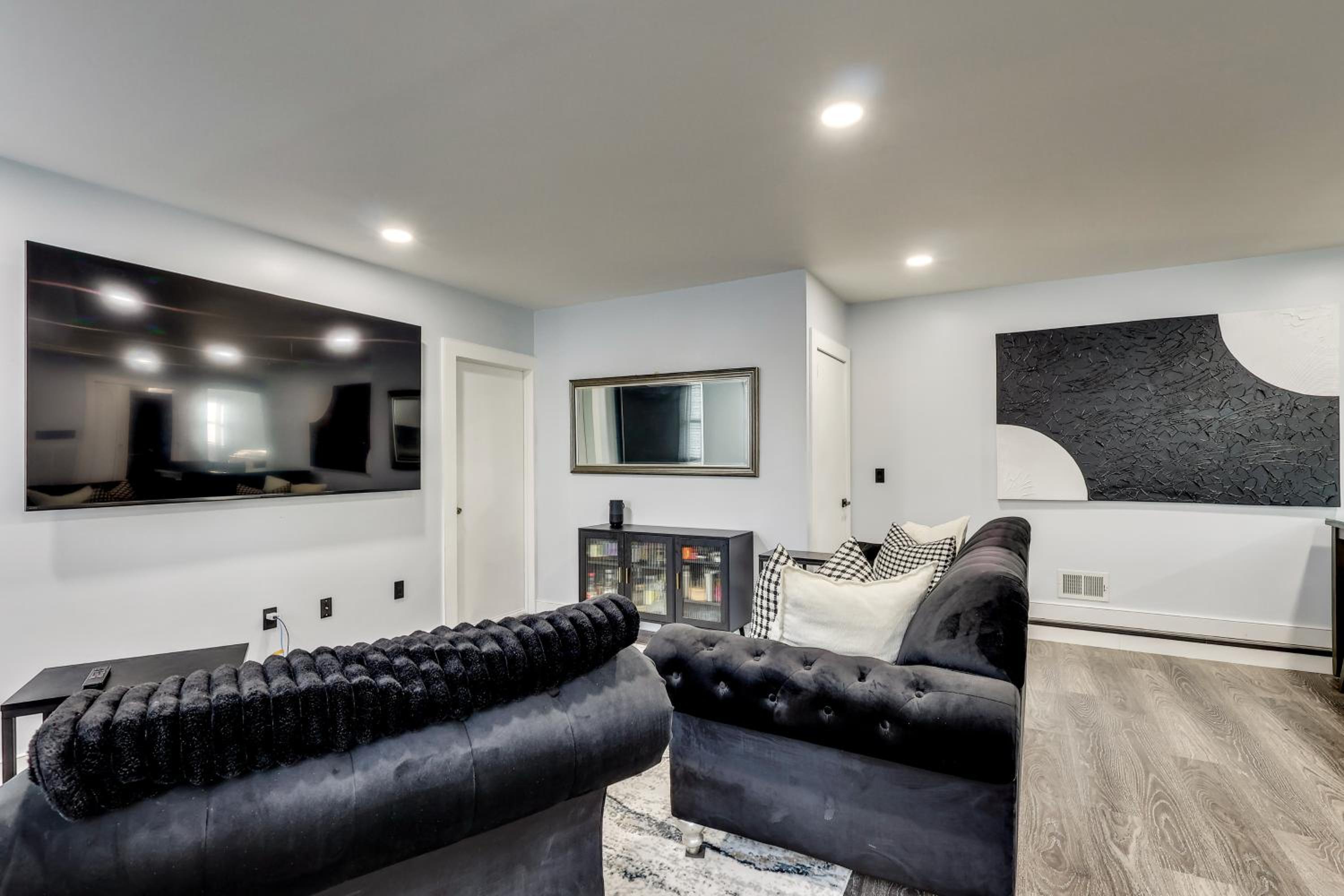 4 Mi to World Cup at MetLife Modern Retreat!