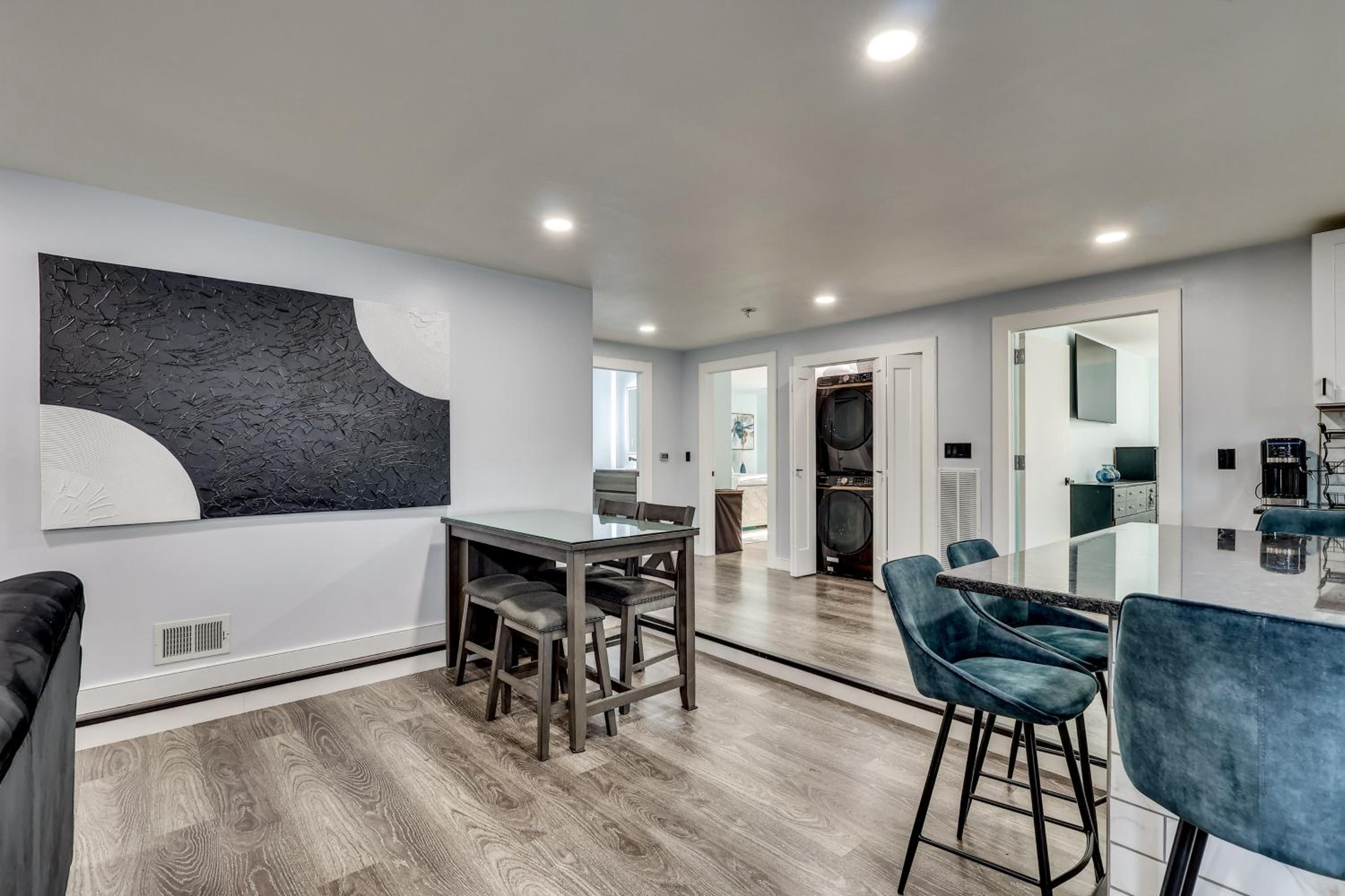 4 Mi to World Cup at MetLife Modern Retreat!