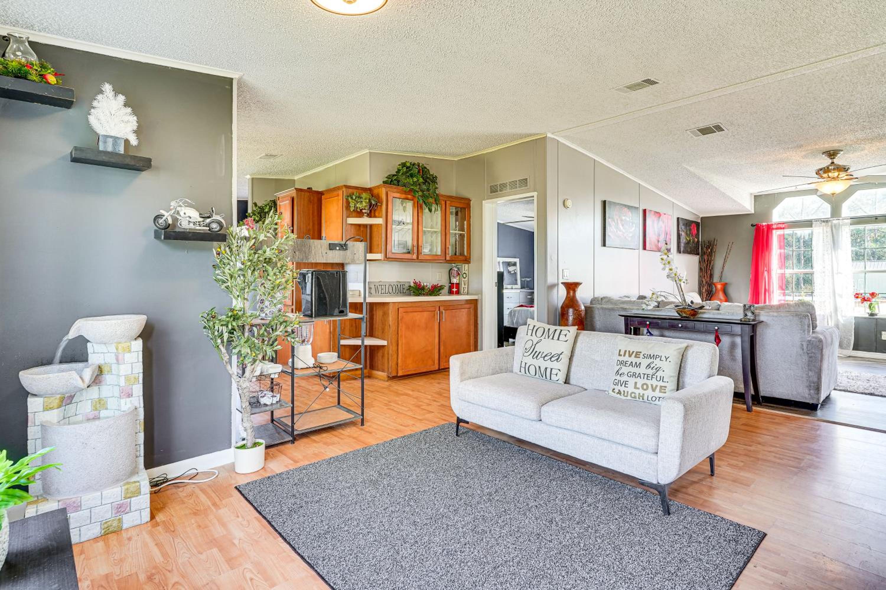 Horse Stalls, Pool and Deck Polk City Getaway!