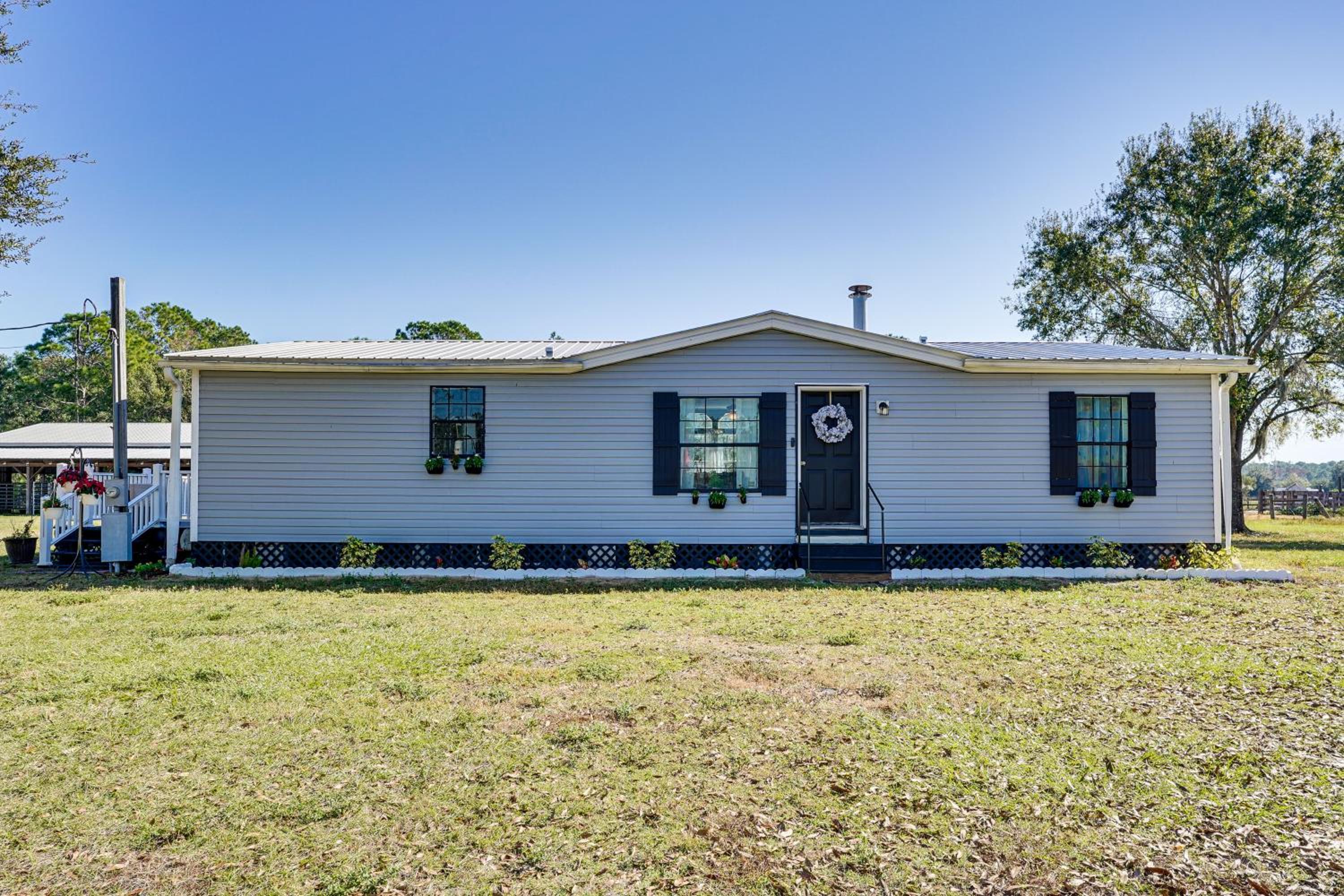 Horse Stalls, Pool and Deck Polk City Getaway!
