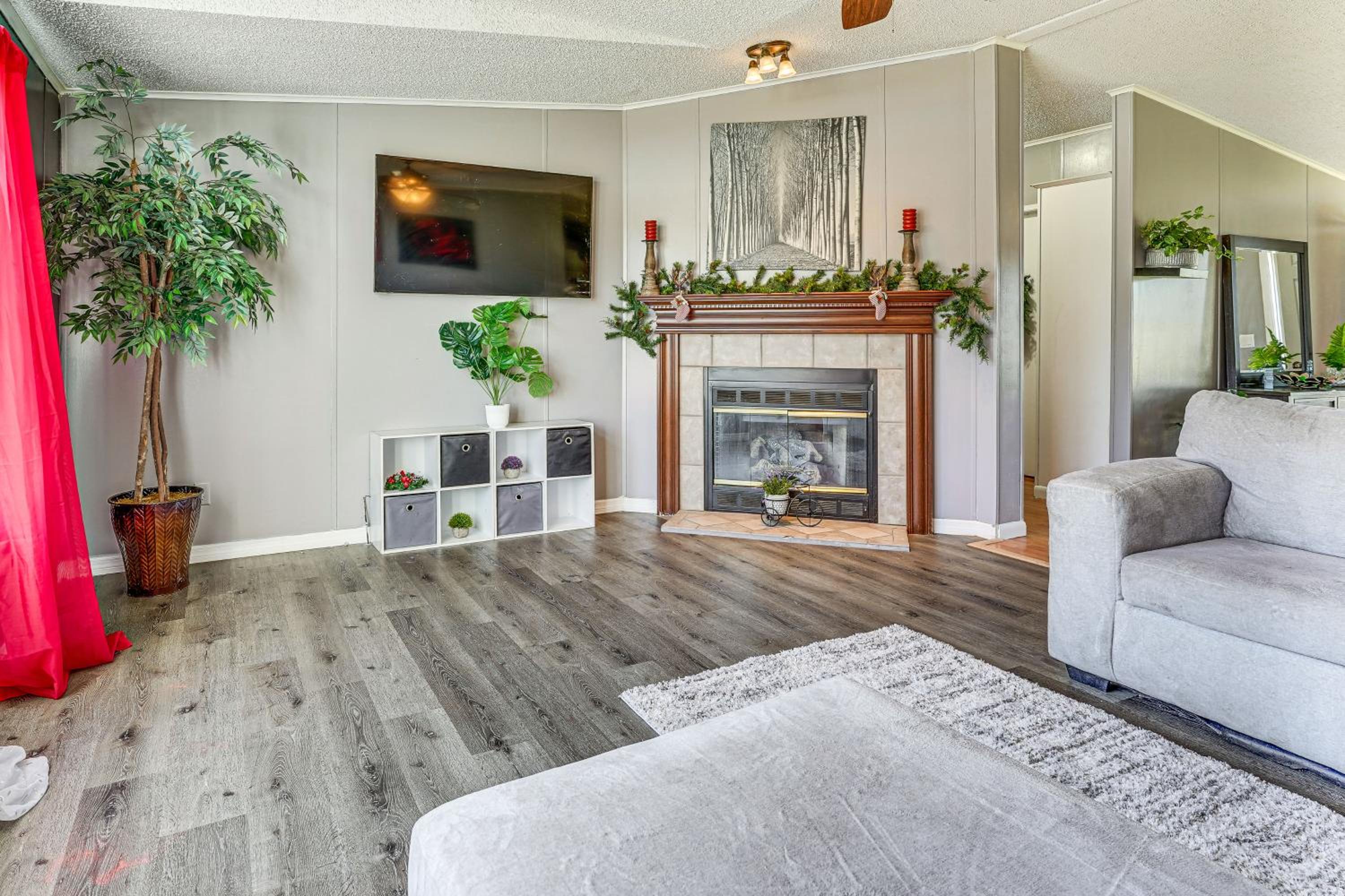 Horse Stalls, Pool and Deck Polk City Getaway!
