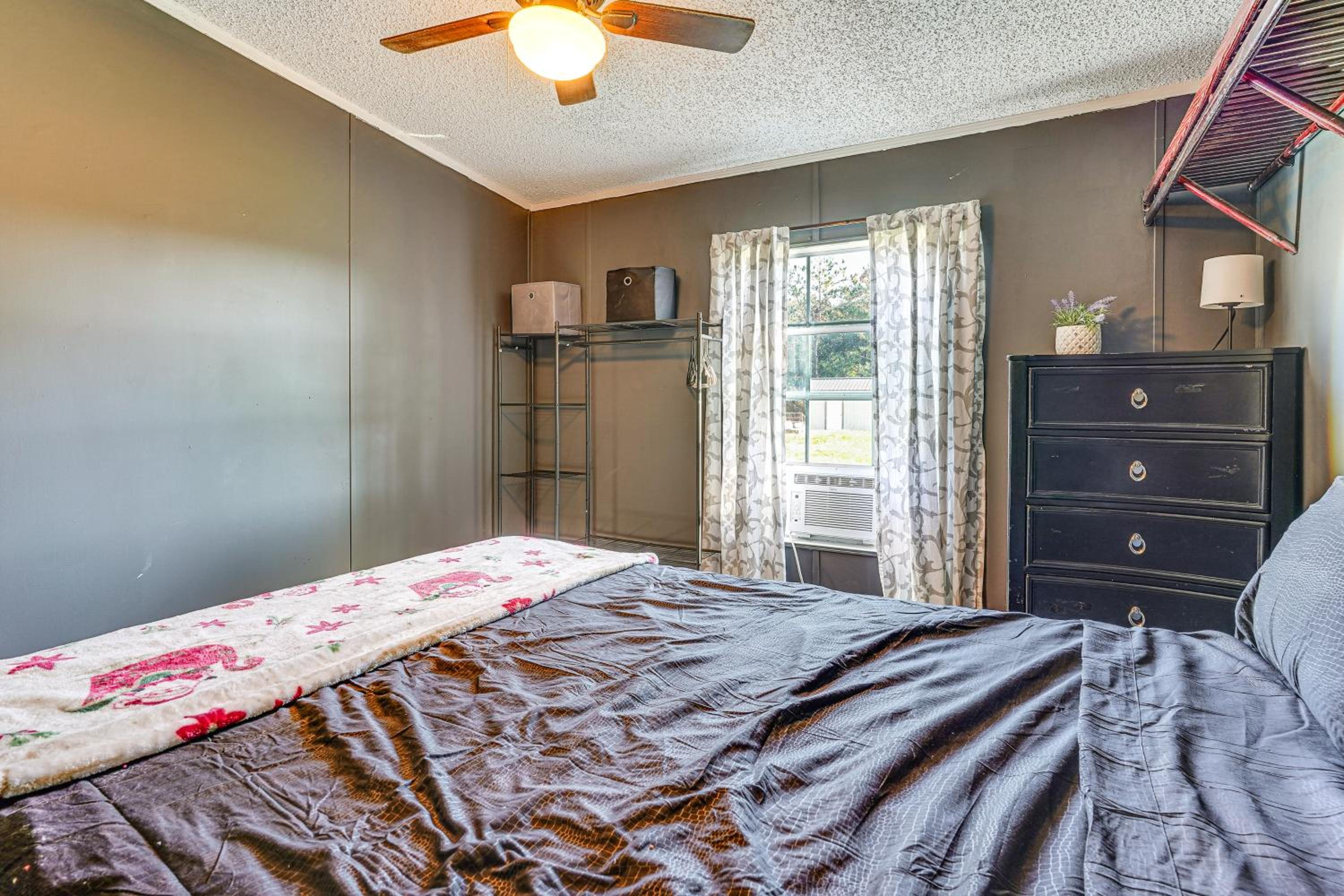 Horse Stalls, Pool and Deck Polk City Getaway!