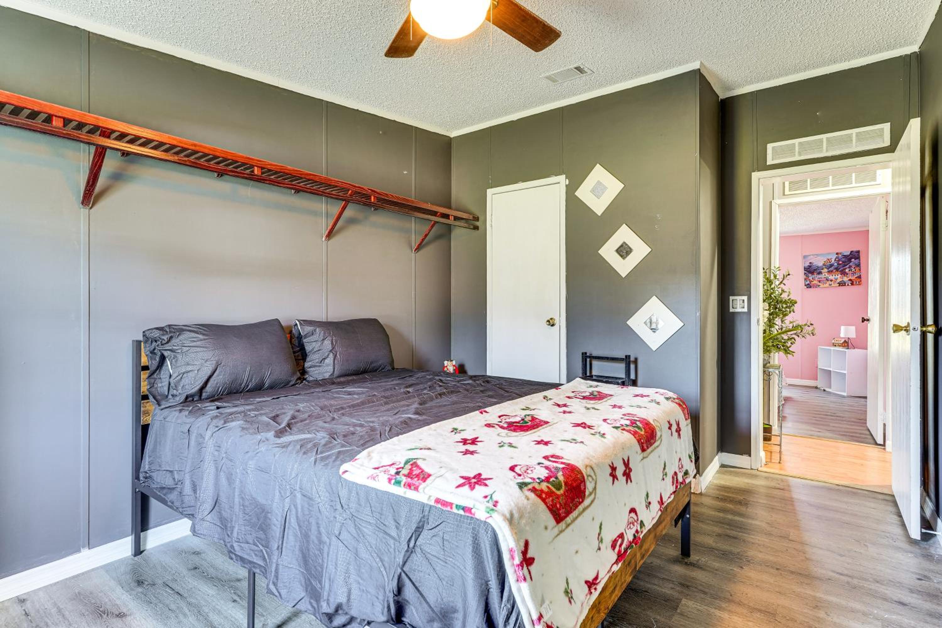Horse Stalls, Pool and Deck Polk City Getaway!