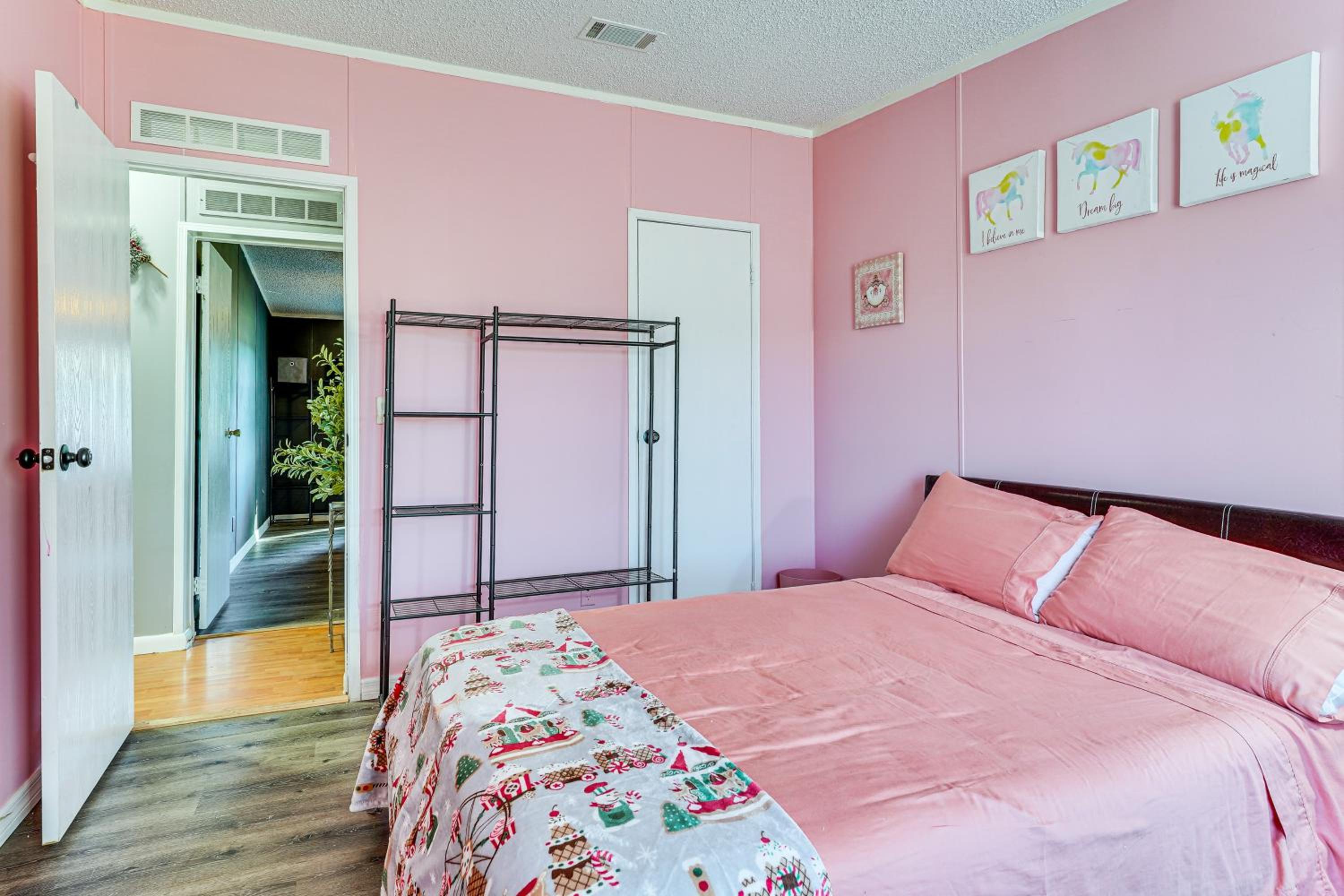 Horse Stalls, Pool and Deck Polk City Getaway!