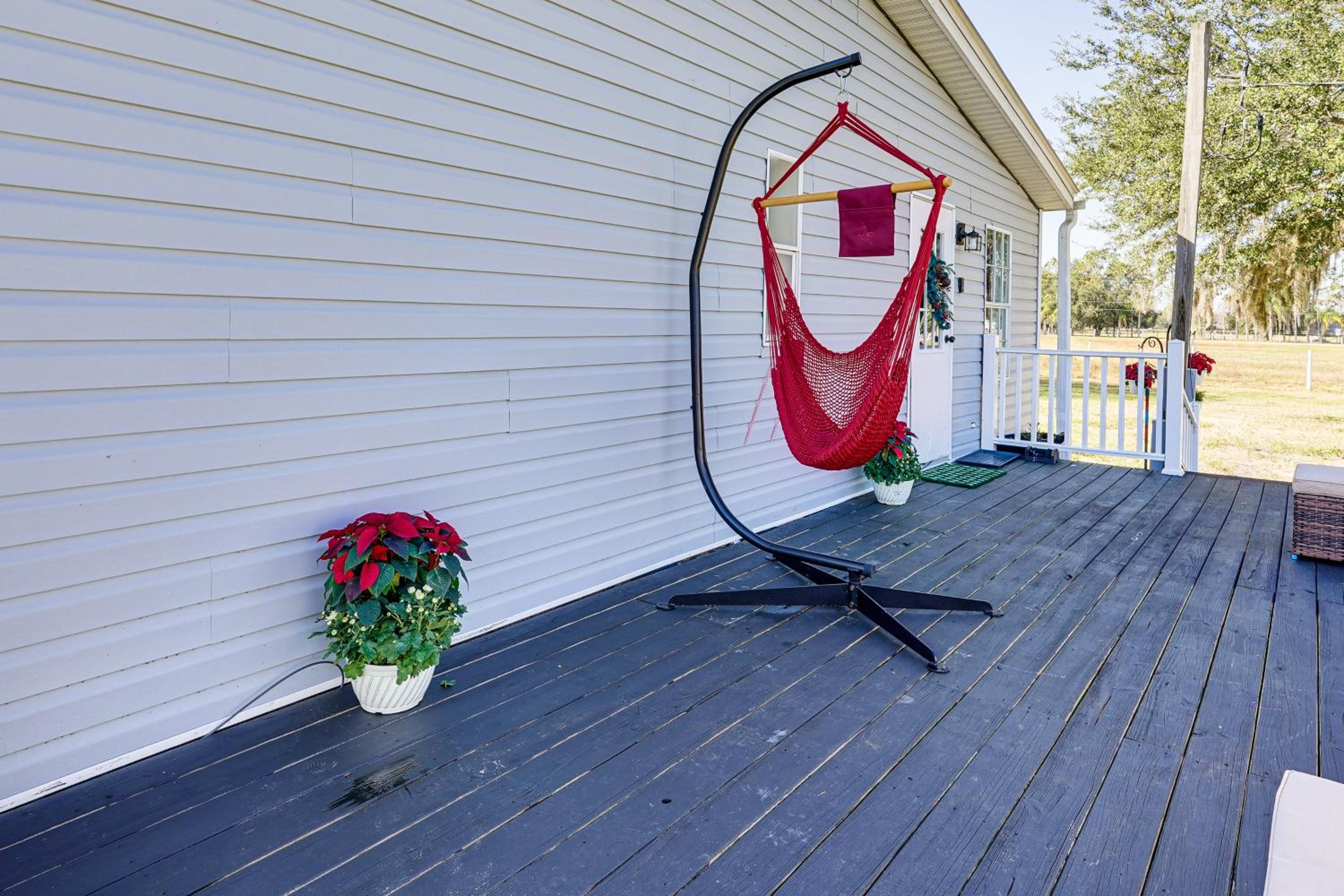 Horse Stalls, Pool and Deck Polk City Getaway!