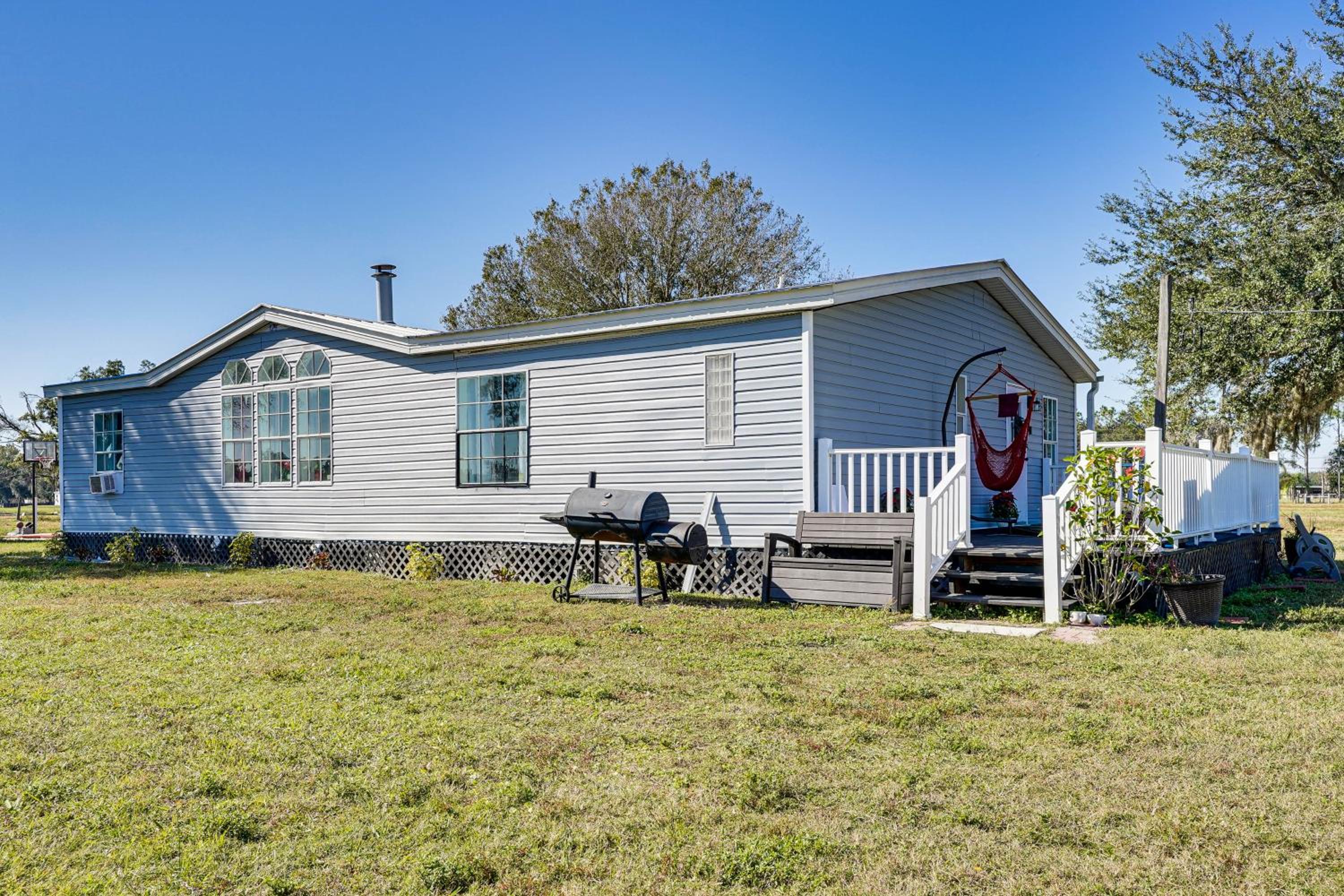 Horse Stalls, Pool and Deck Polk City Getaway!