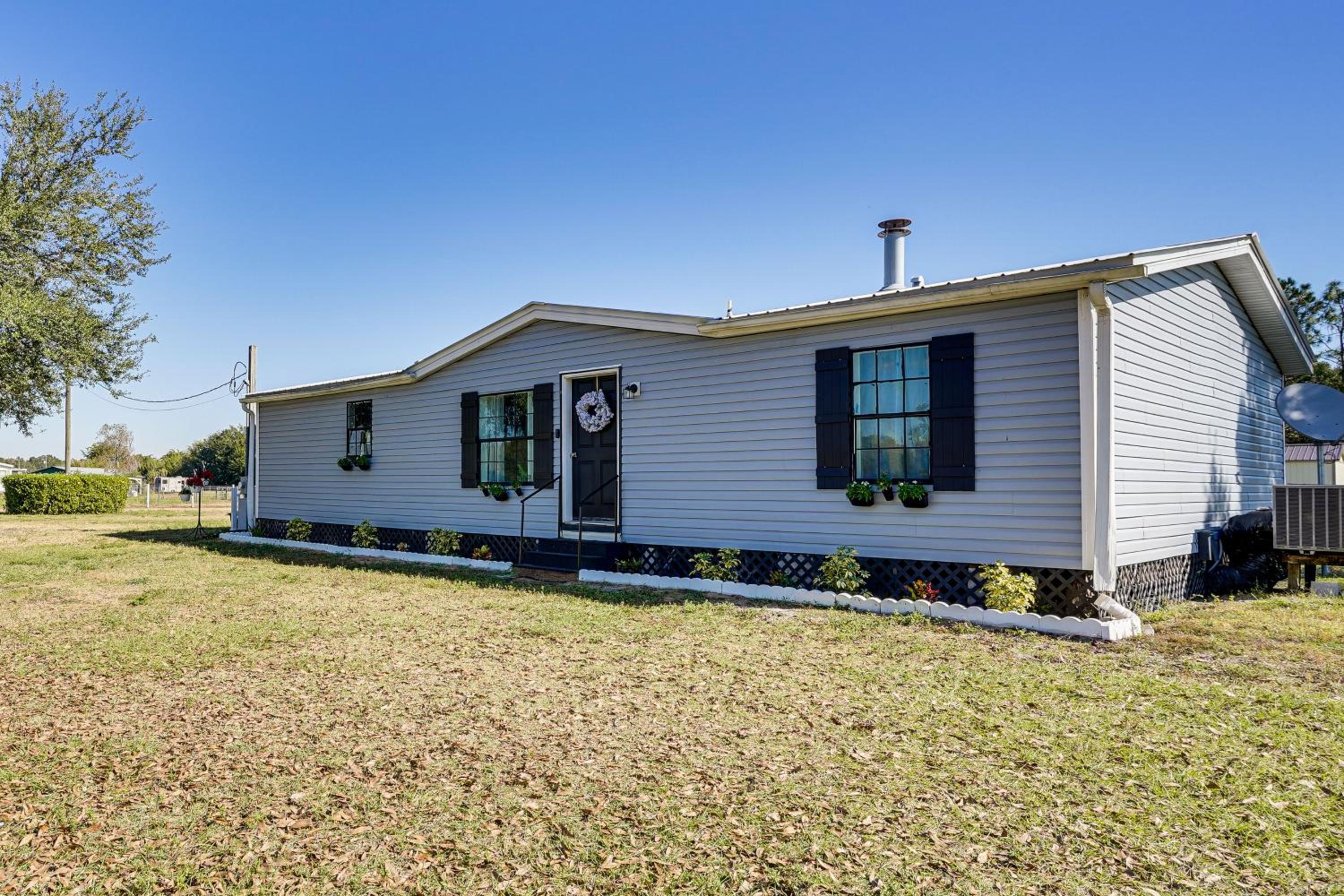 Horse Stalls, Pool and Deck Polk City Getaway!
