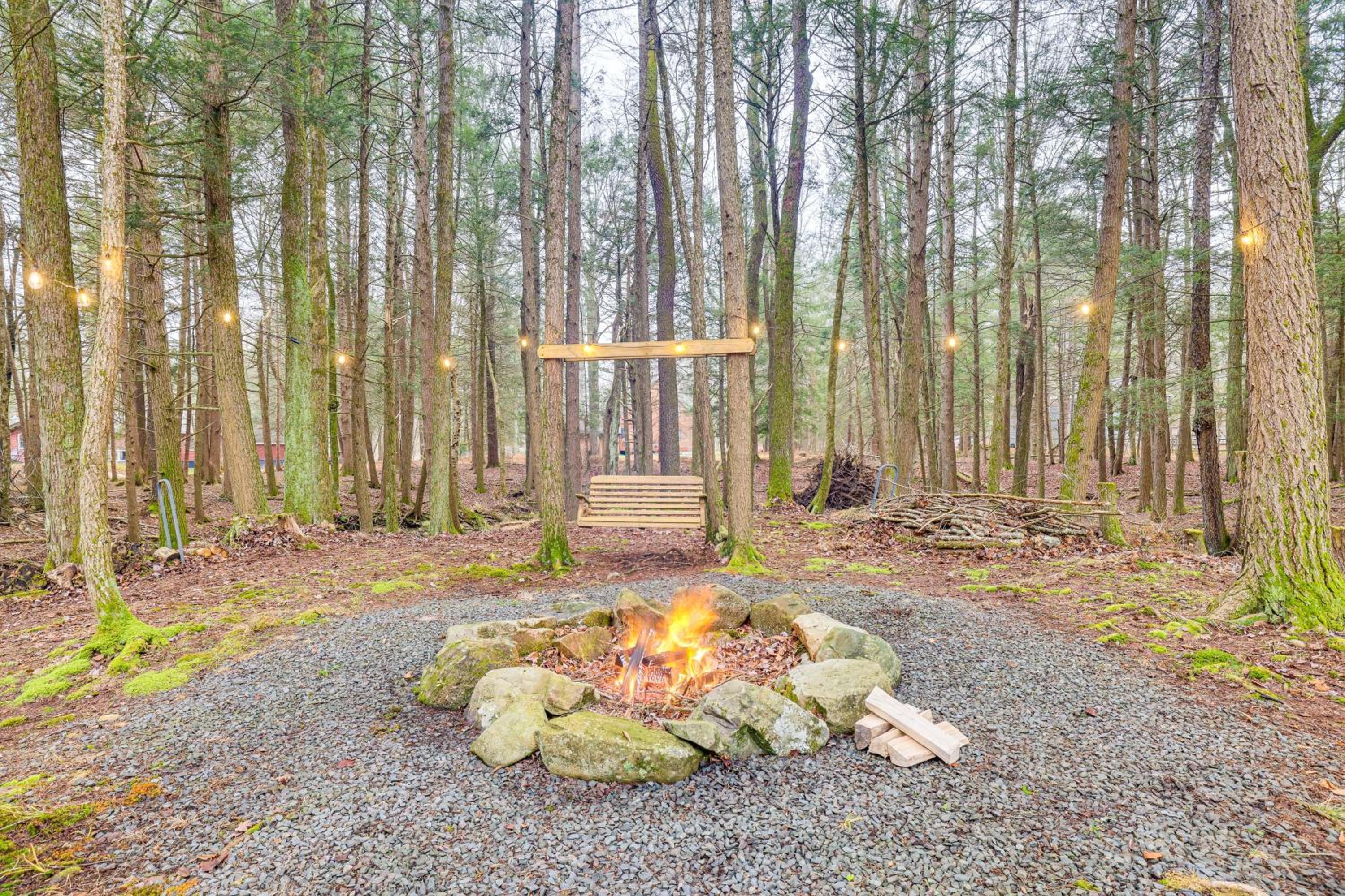 Fire Pit, Games and Outdoor Fun! Poconos Retreat