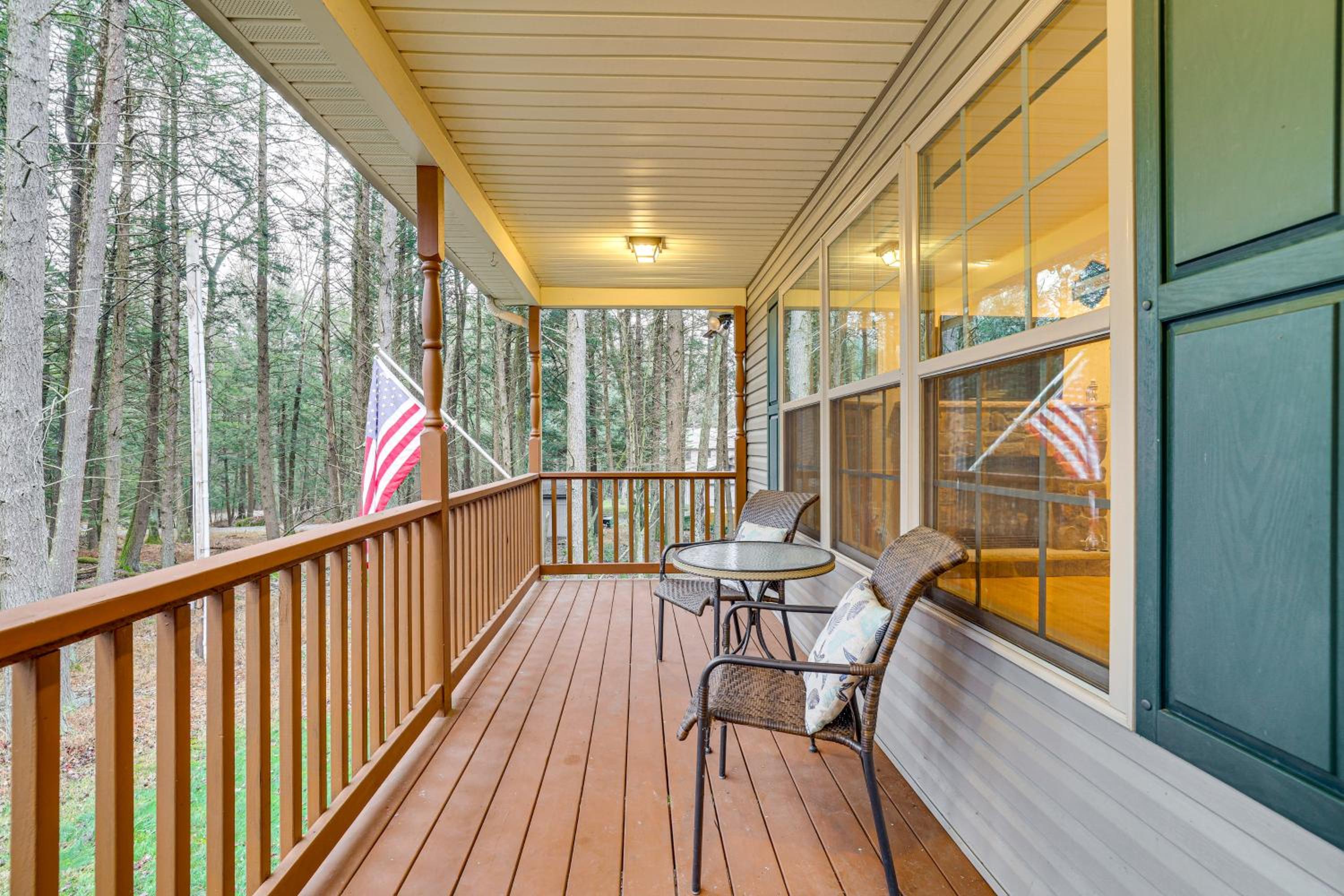 Fire Pit, Games and Outdoor Fun! Poconos Retreat