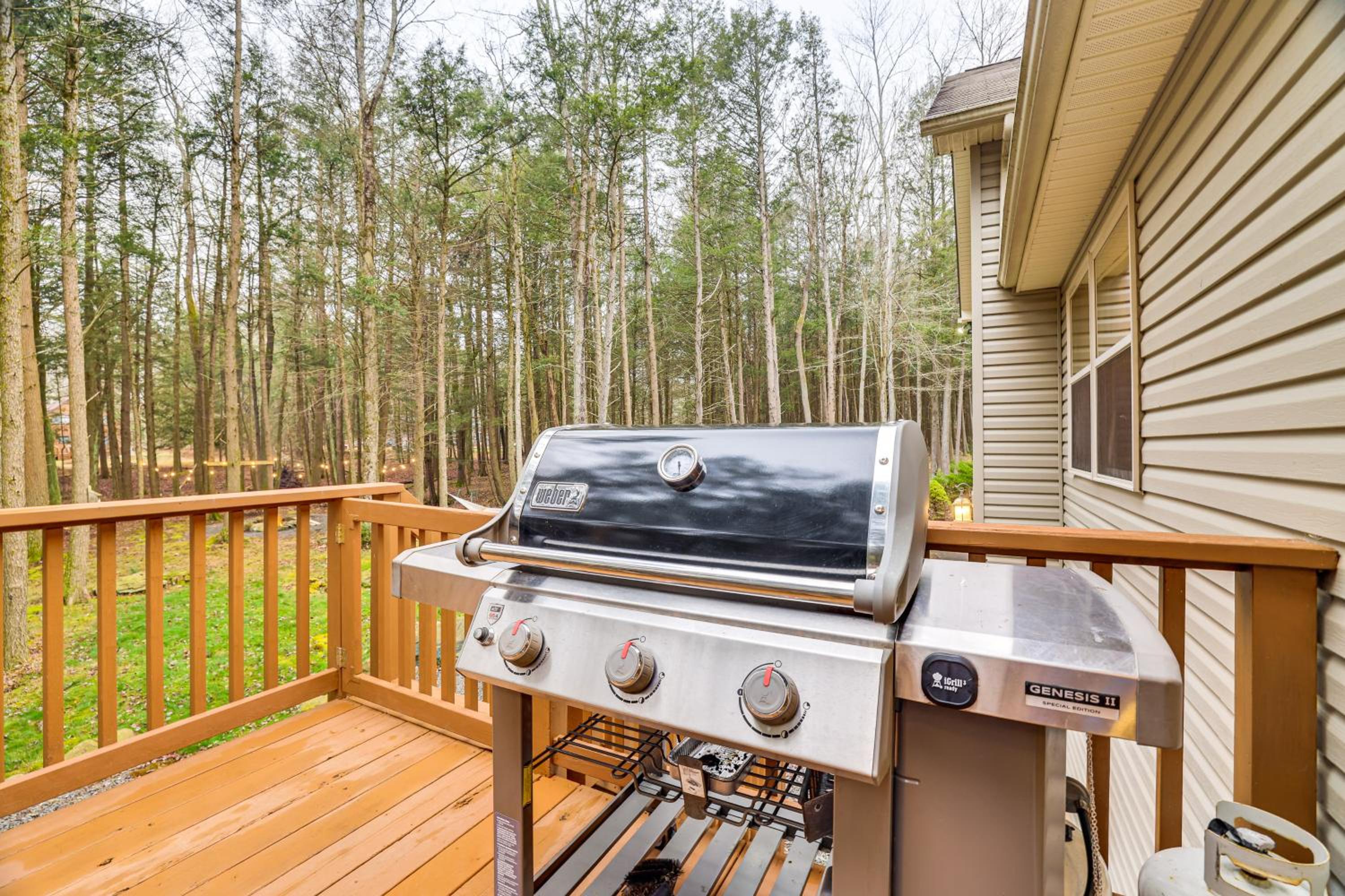 Fire Pit, Games and Outdoor Fun! Poconos Retreat