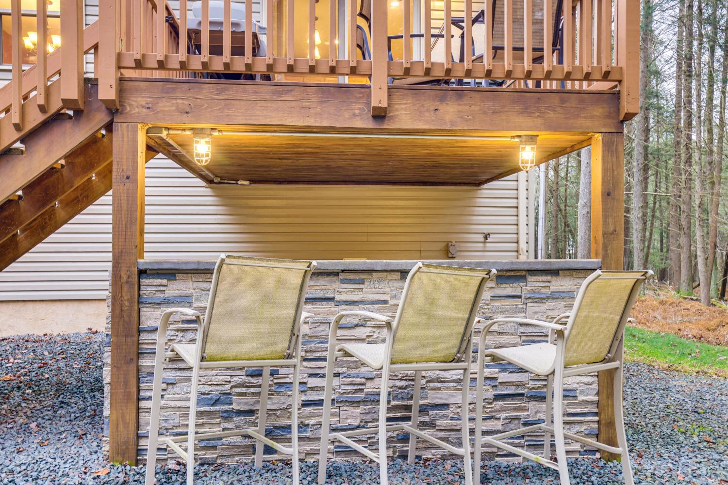 Fire Pit, Games and Outdoor Fun! Poconos Retreat