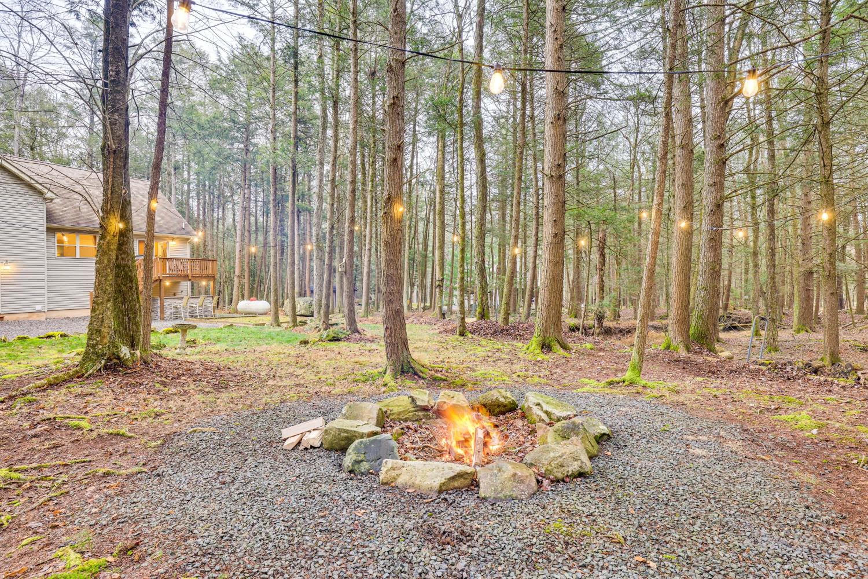 Fire Pit, Games and Outdoor Fun! Poconos Retreat
