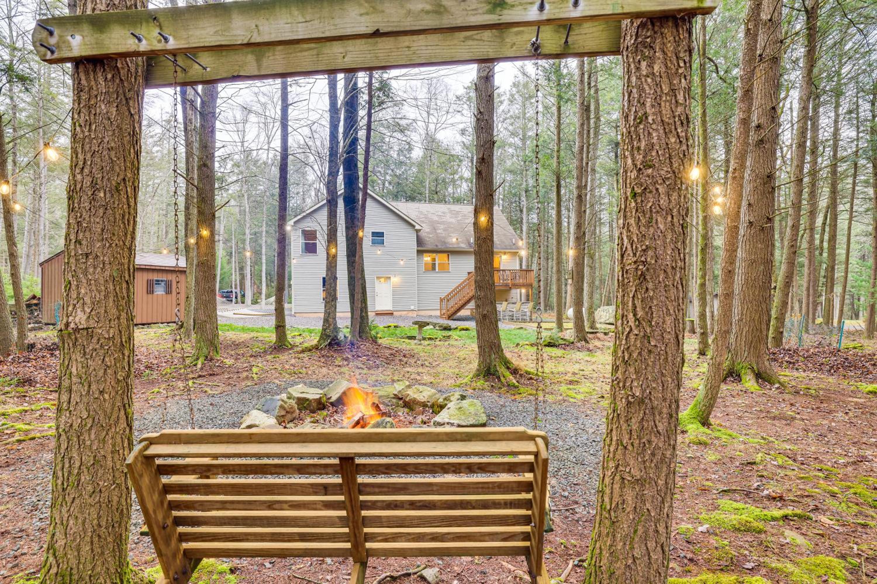 Fire Pit, Games and Outdoor Fun! Poconos Retreat
