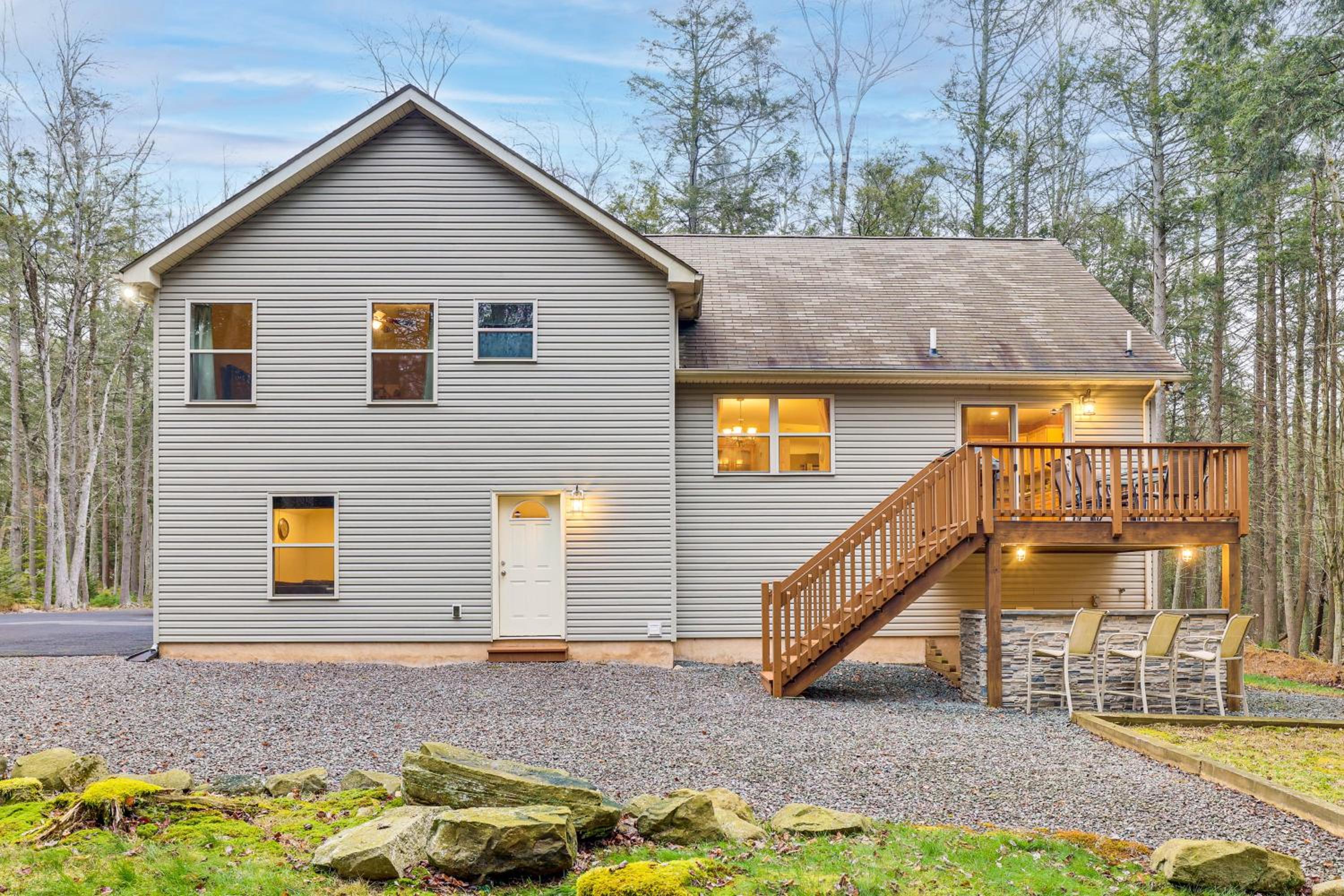 Fire Pit, Games and Outdoor Fun! Poconos Retreat