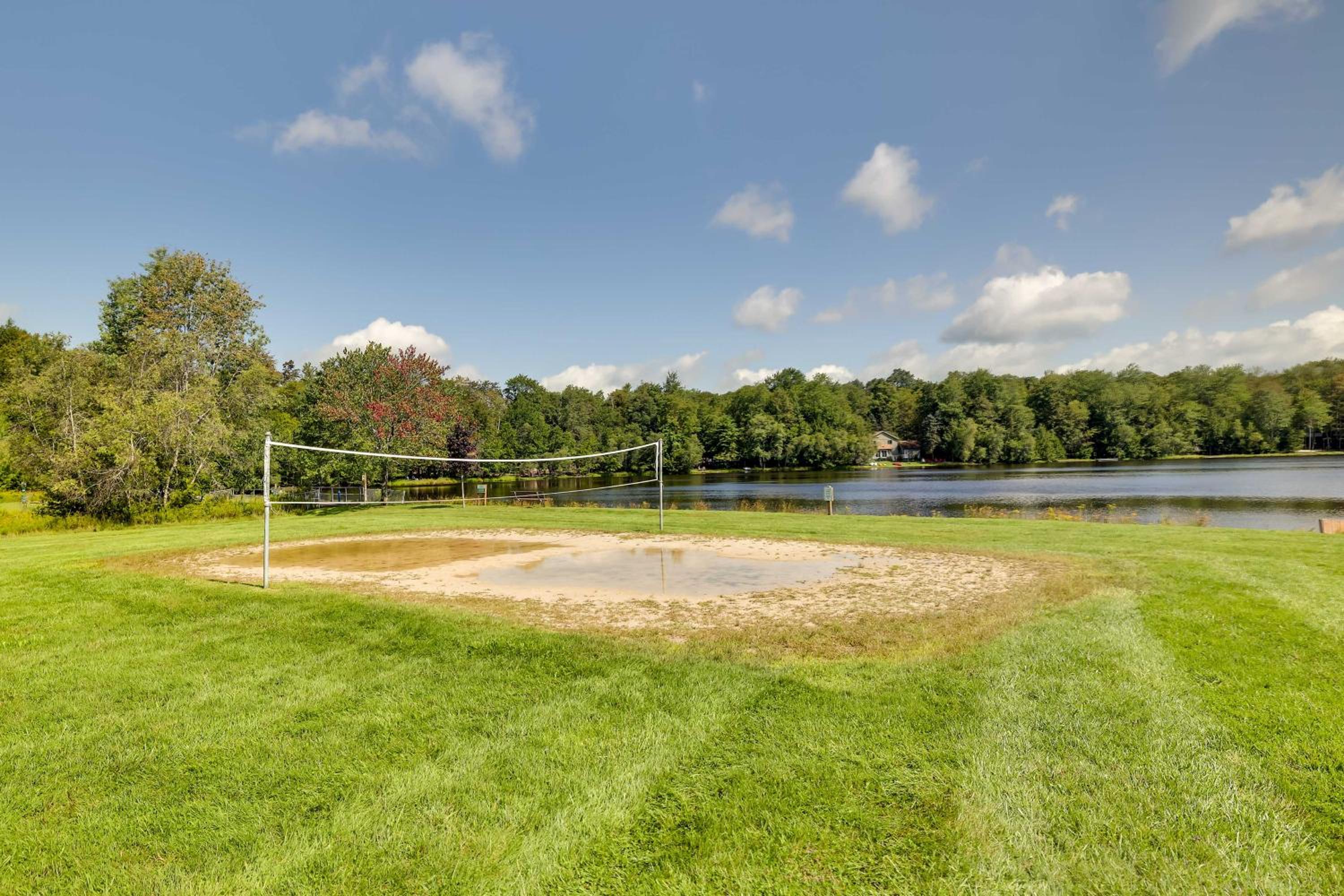 Fire Pit, Games and Outdoor Fun! Poconos Retreat