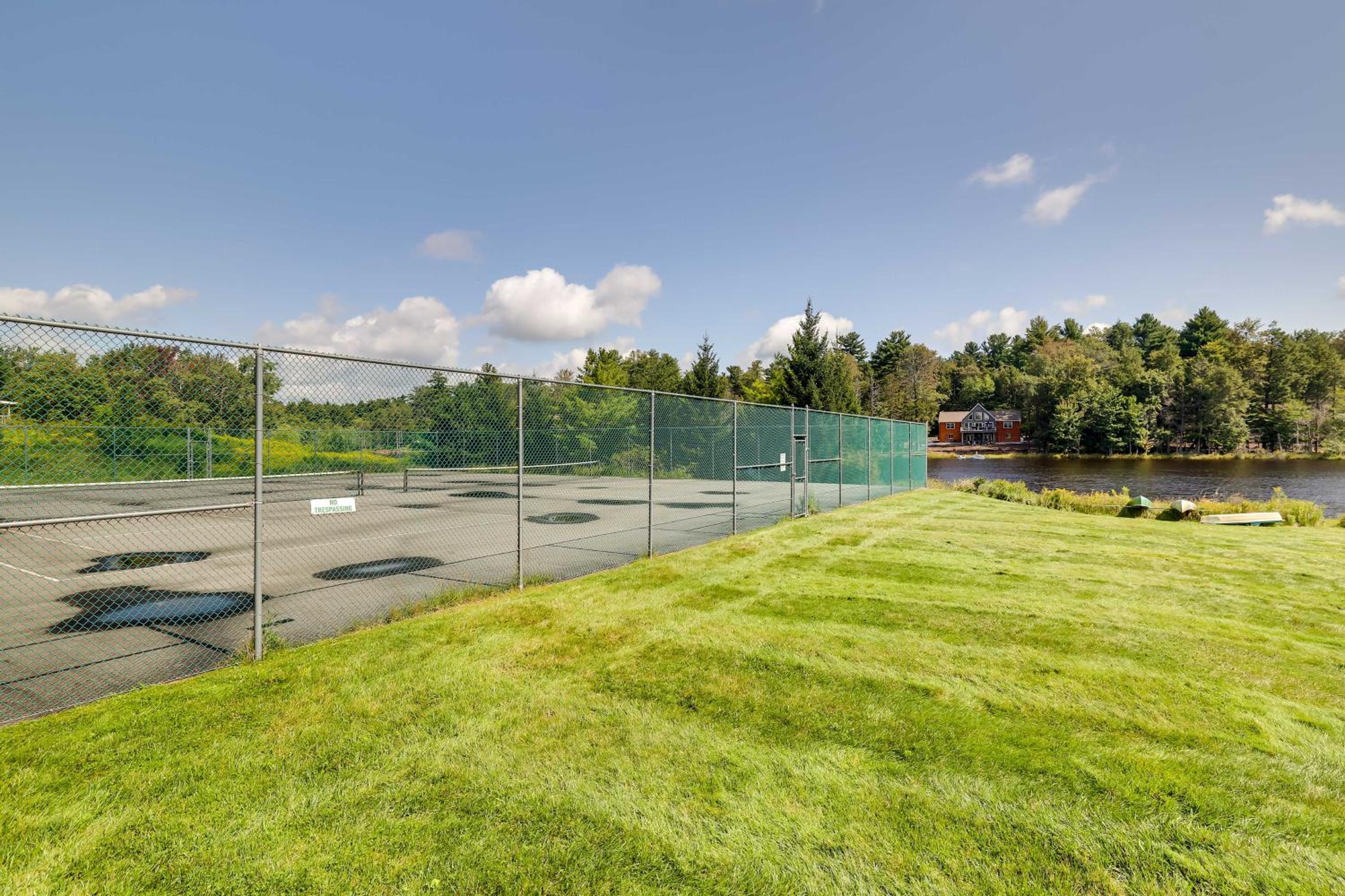 Fire Pit, Games and Outdoor Fun! Poconos Retreat