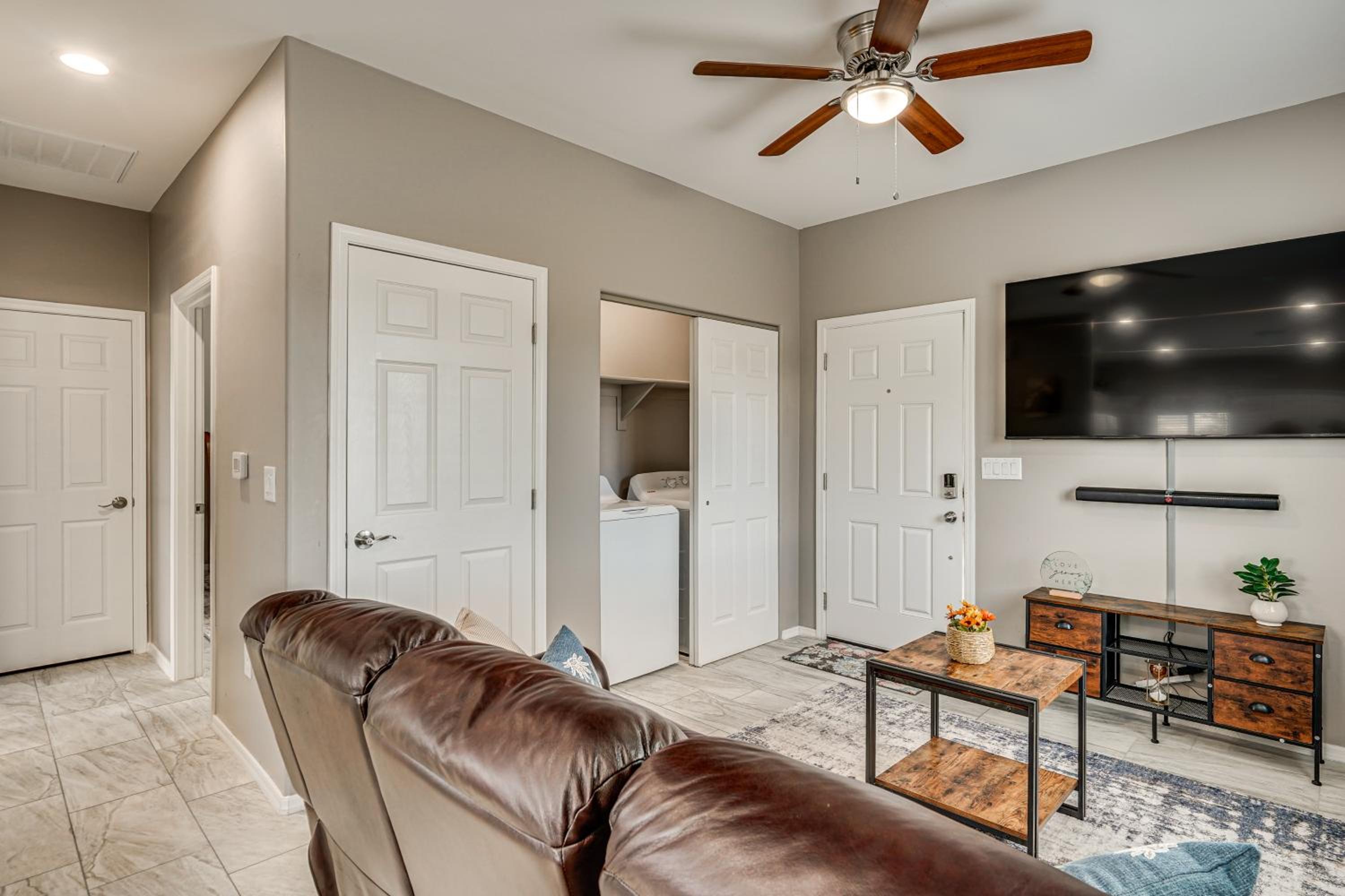 14 Mi to Saguaro NP Adventure-Ready Townhome