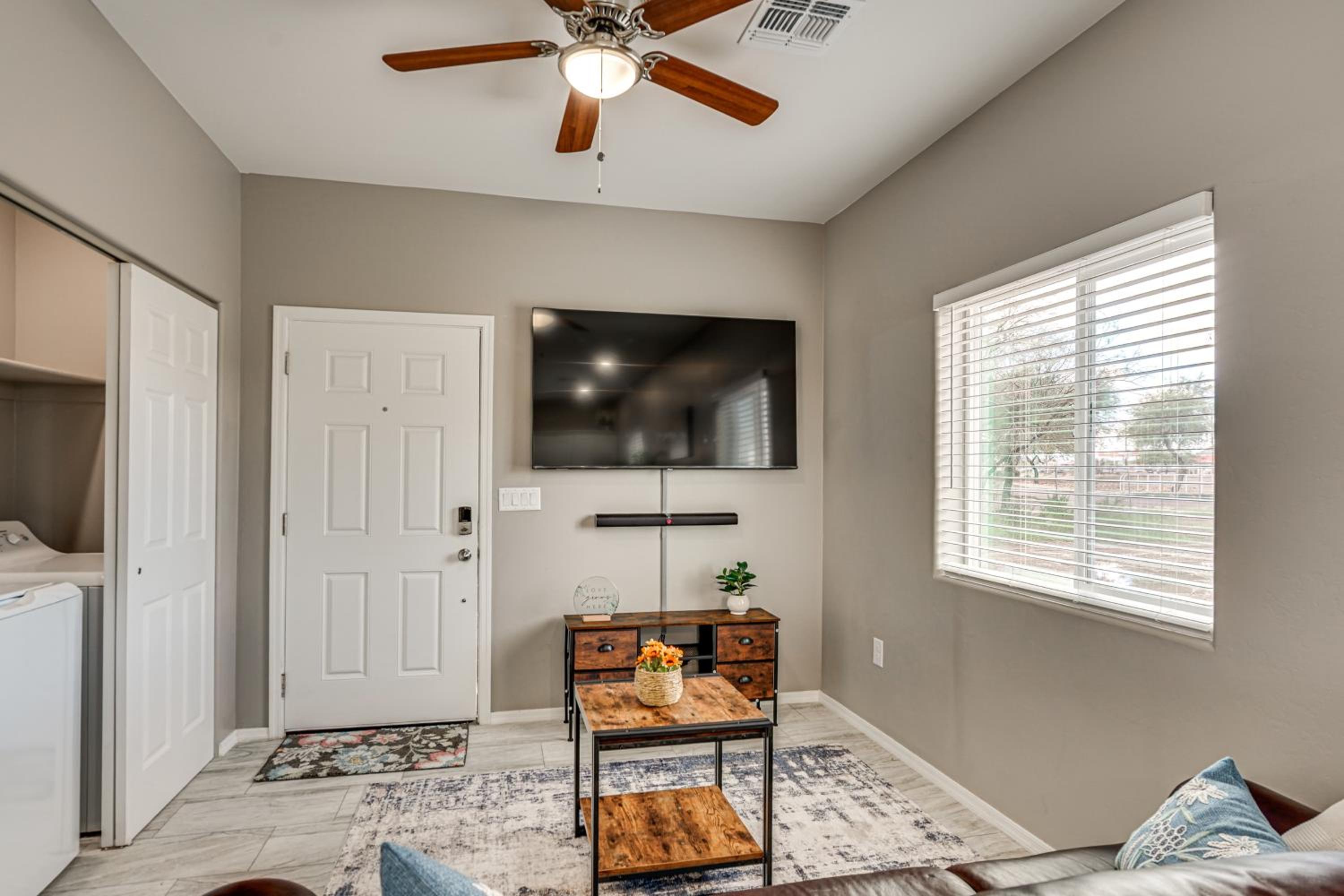14 Mi to Saguaro NP Adventure-Ready Townhome