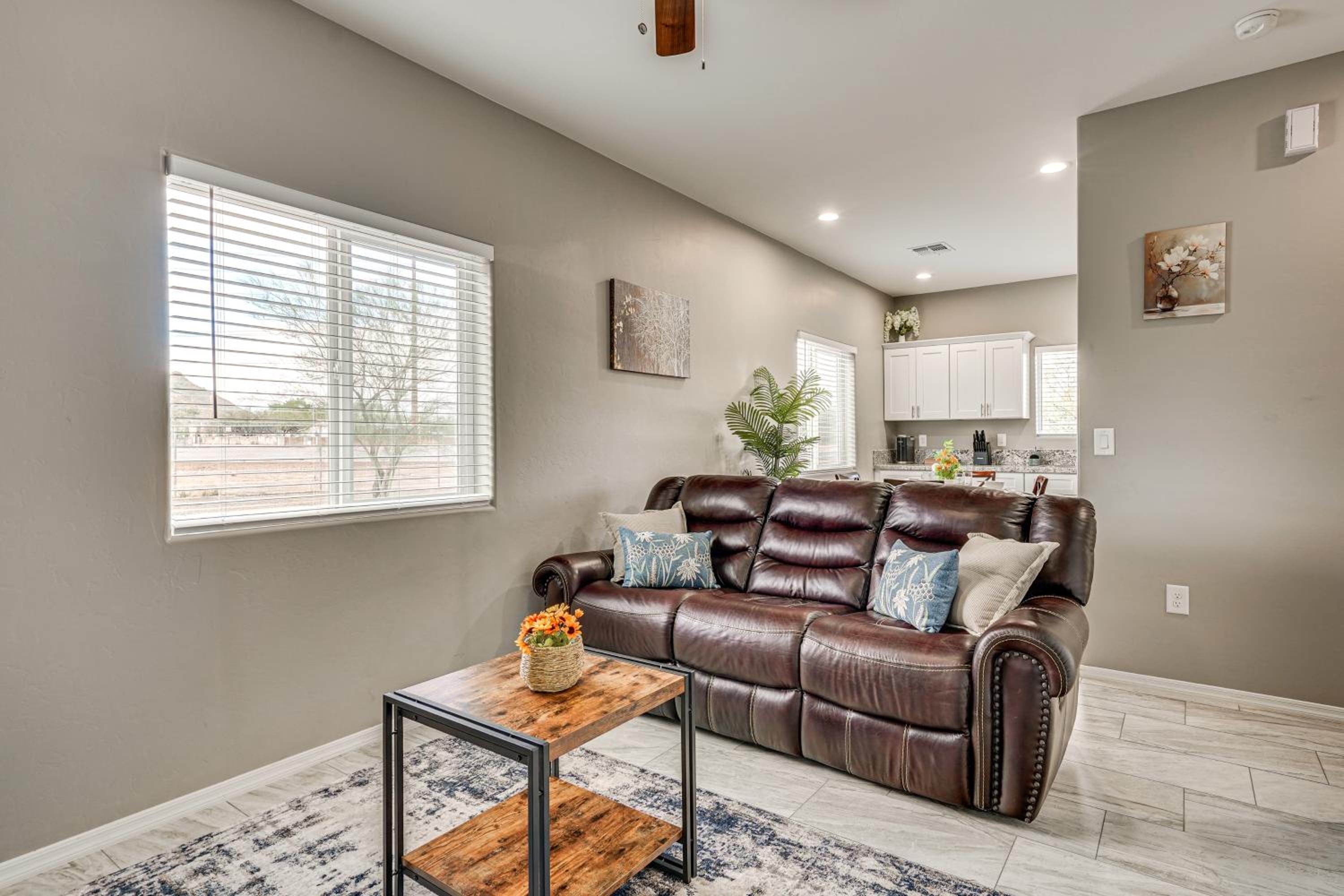 14 Mi to Saguaro NP Adventure-Ready Townhome