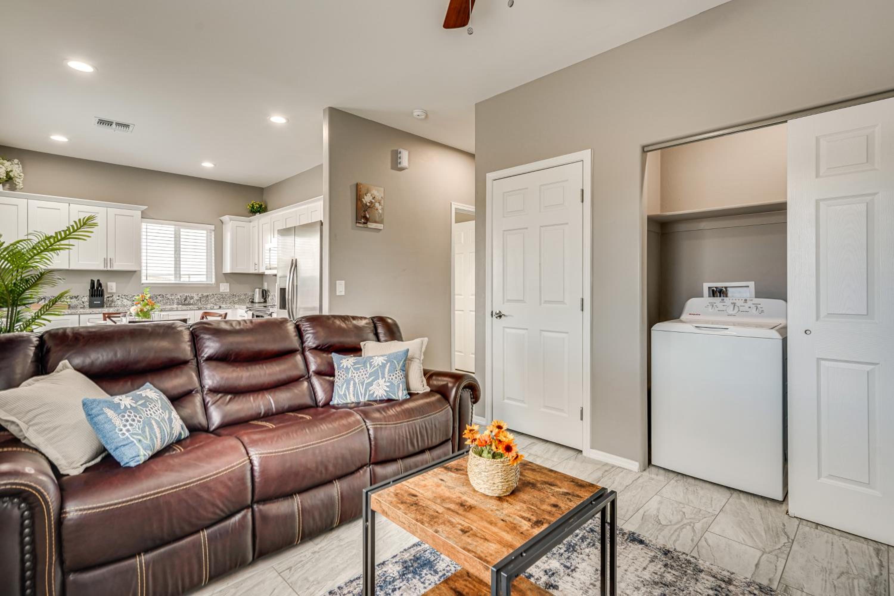 14 Mi to Saguaro NP Adventure-Ready Townhome