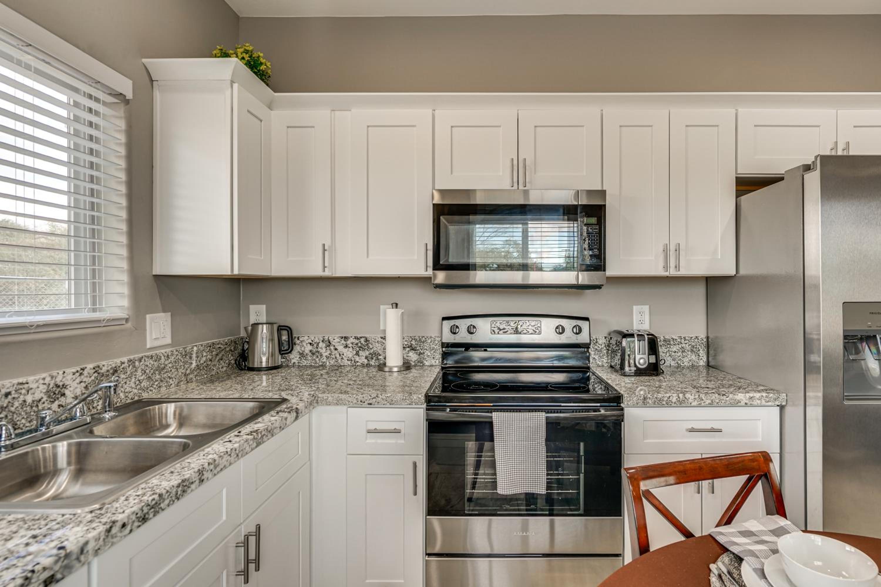 14 Mi to Saguaro NP Adventure-Ready Townhome