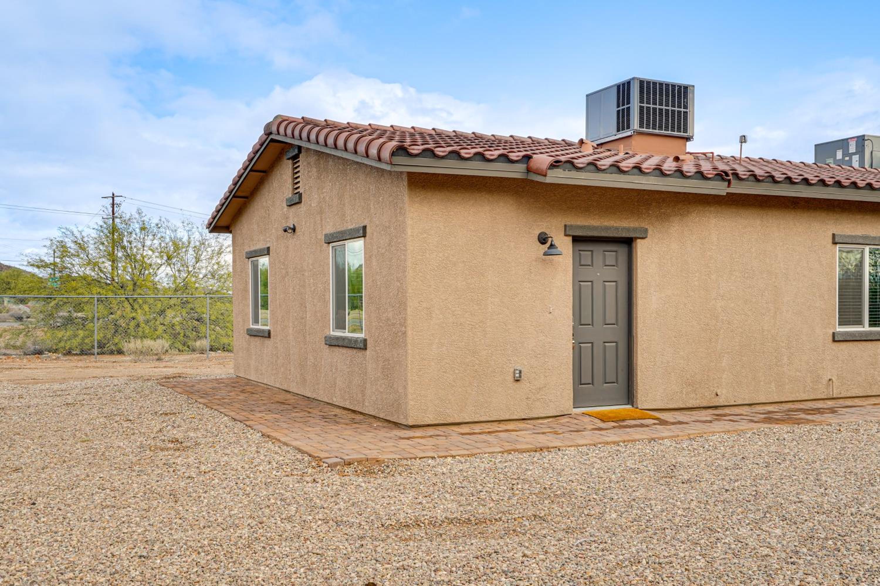 14 Mi to Saguaro NP Adventure-Ready Townhome