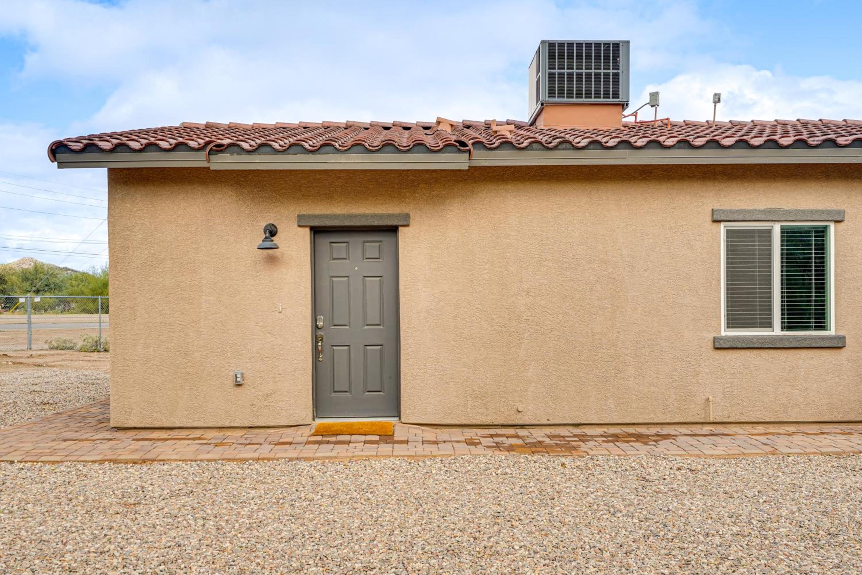 14 Mi to Saguaro NP Adventure-Ready Townhome