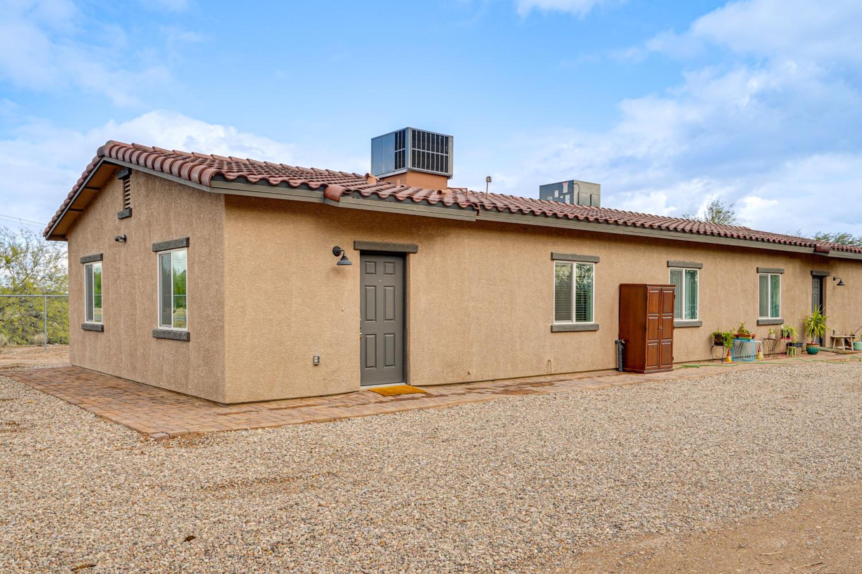 14 Mi to Saguaro NP Adventure-Ready Townhome