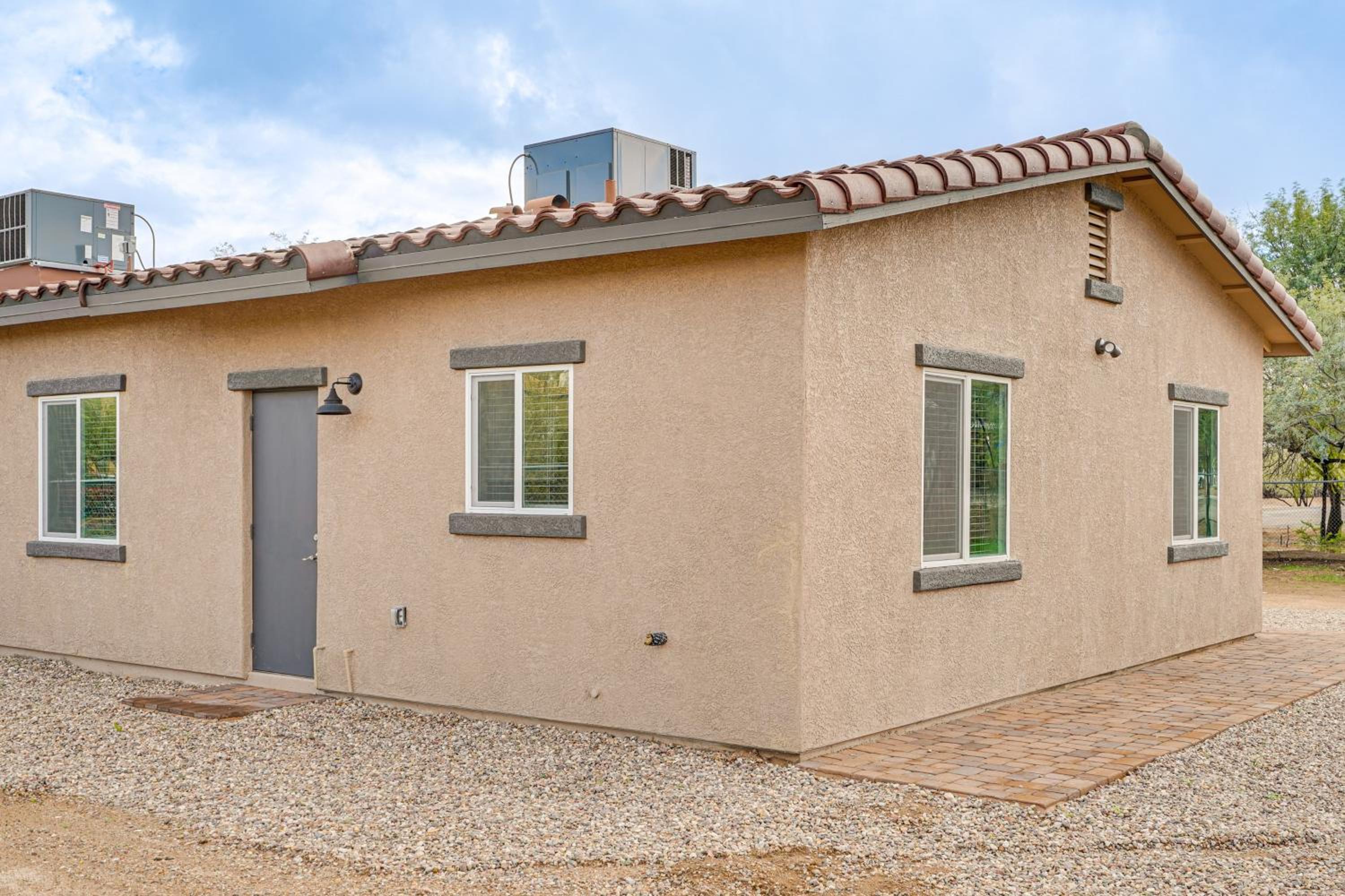 14 Mi to Saguaro NP Adventure-Ready Townhome