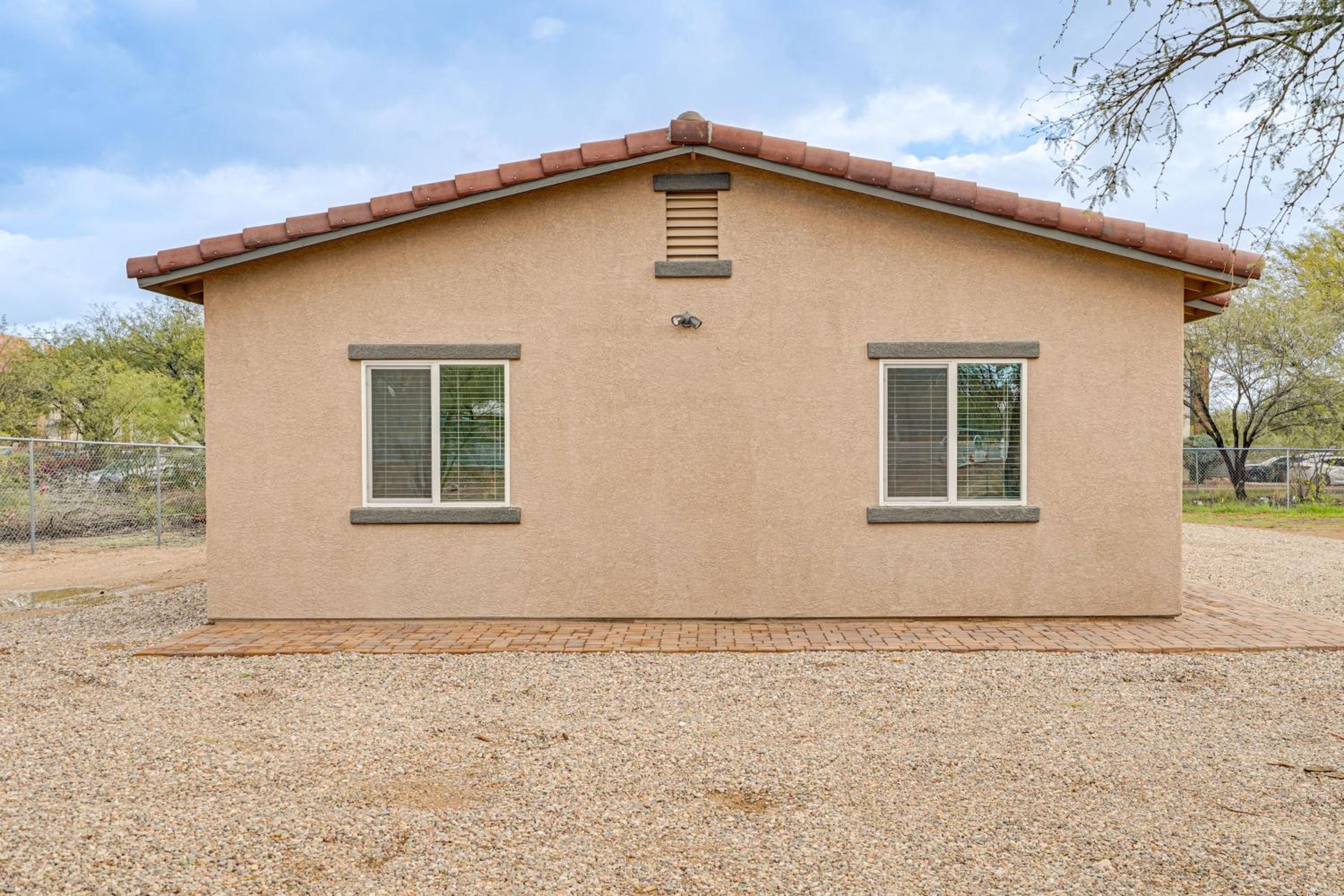 14 Mi to Saguaro NP Adventure-Ready Townhome