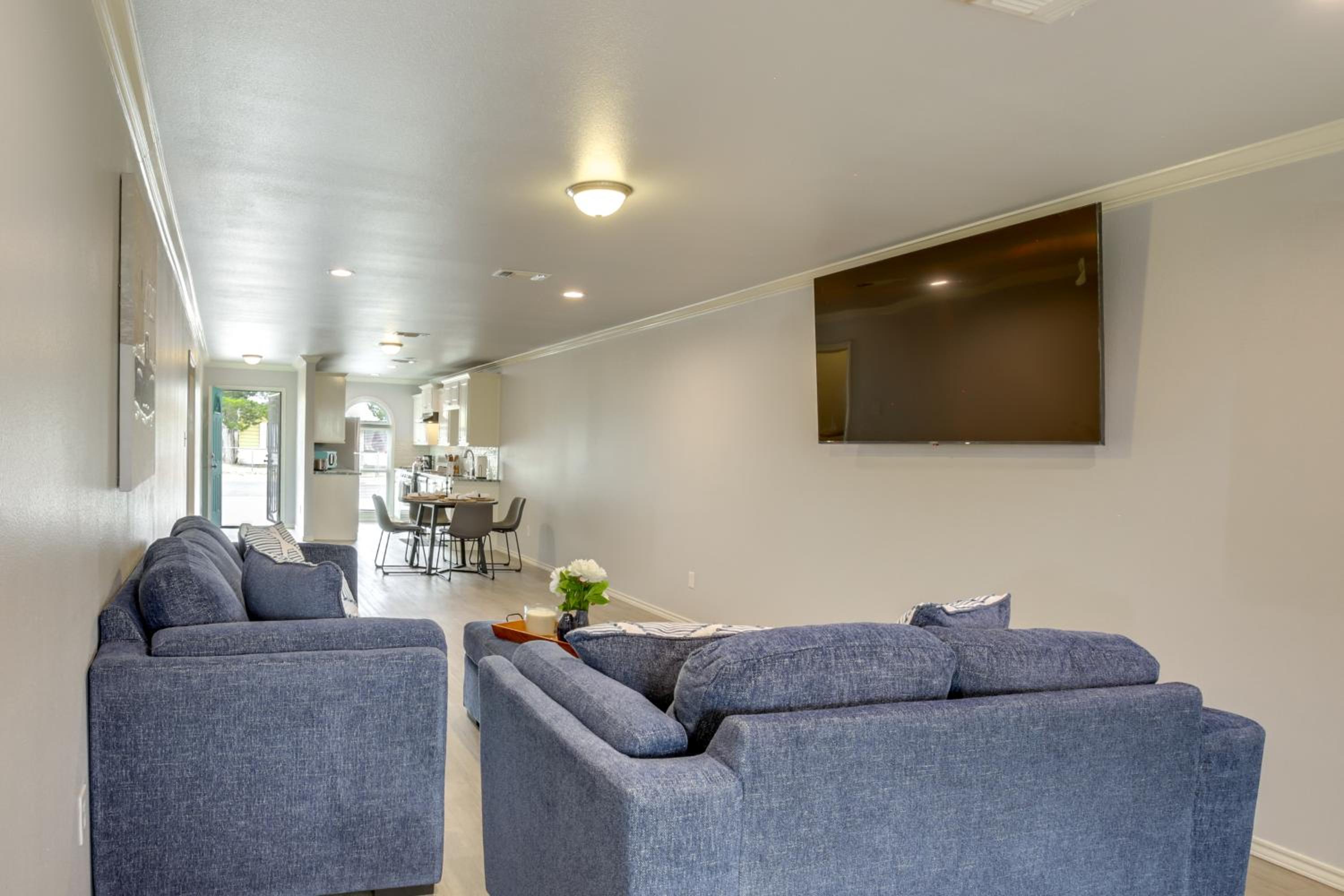 2 Mi to Depot District Dog-Friendly 1BR Getaway!