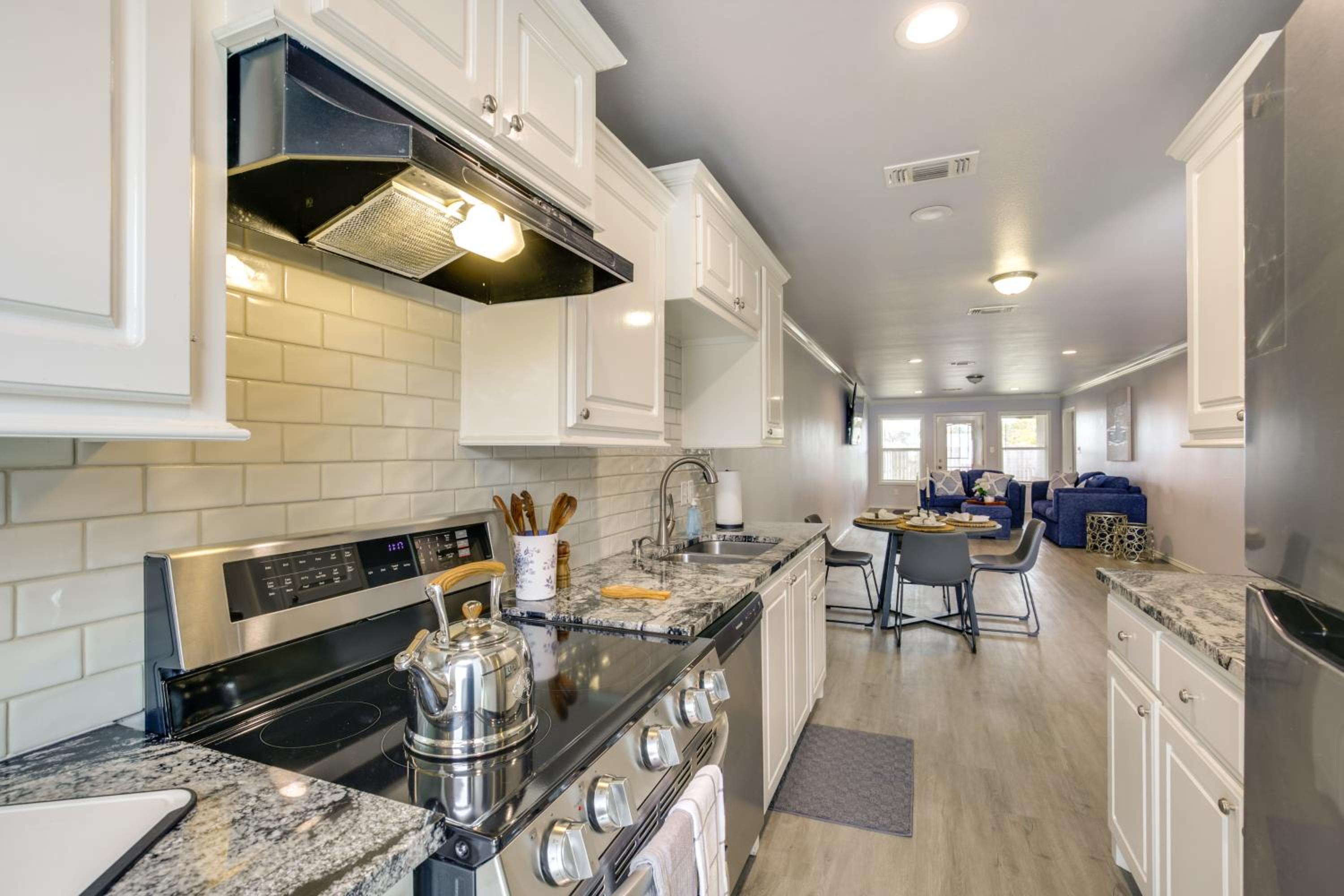 2 Mi to Depot District Dog-Friendly 1BR Getaway!