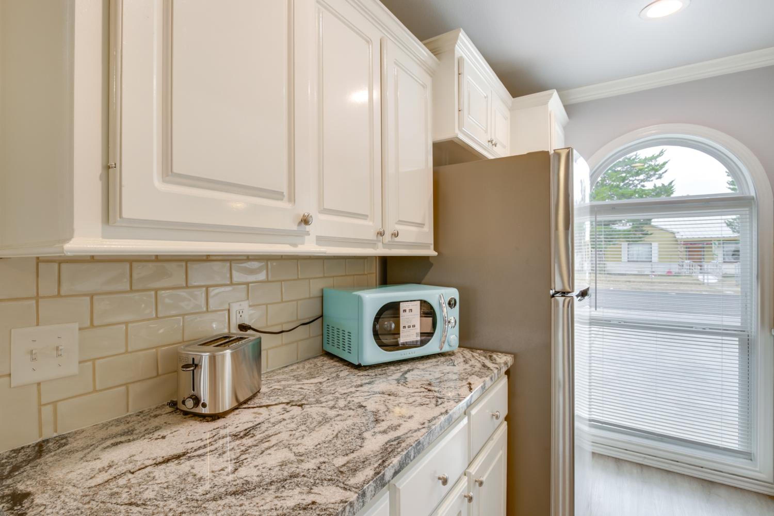 2 Mi to Depot District Dog-Friendly 1BR Getaway!