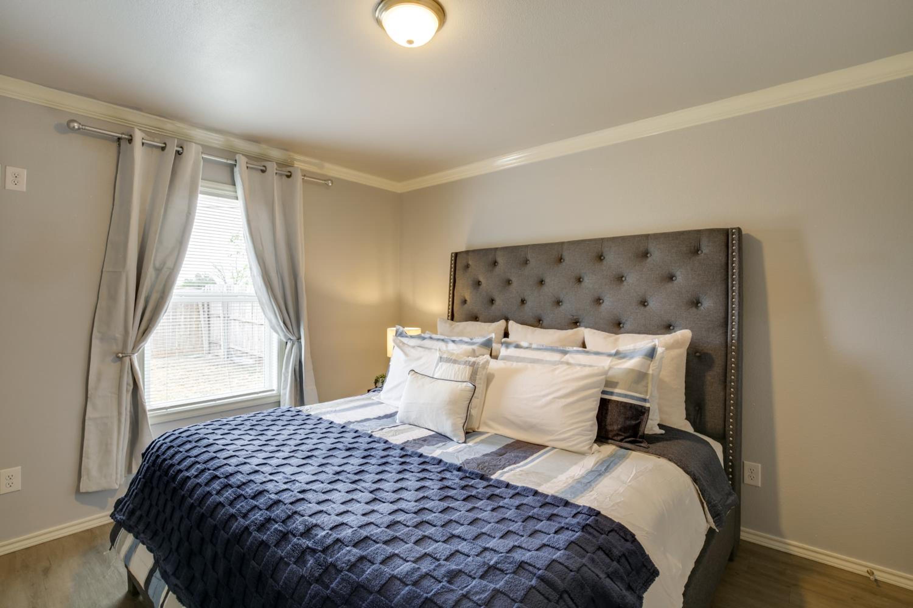 2 Mi to Depot District Dog-Friendly 1BR Getaway!