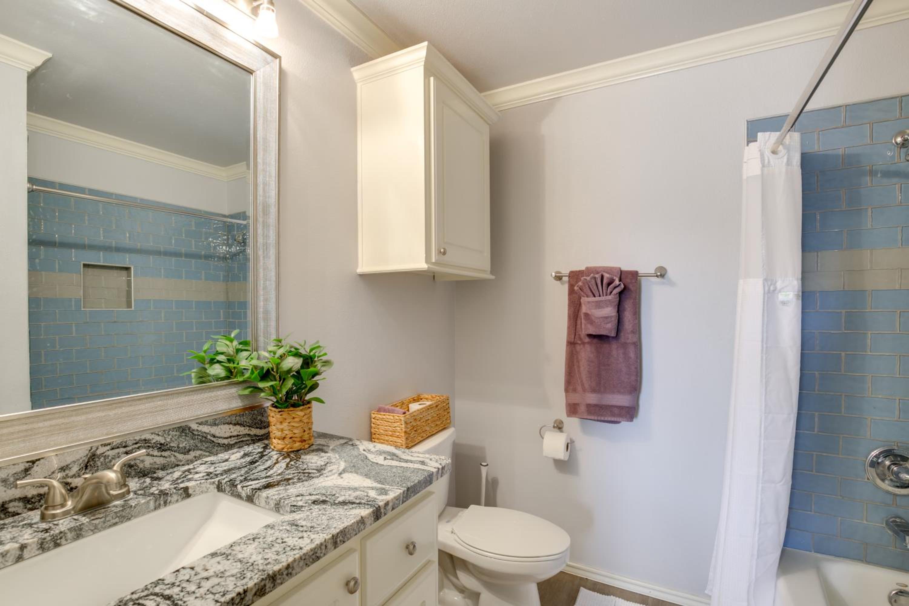 2 Mi to Depot District Dog-Friendly 1BR Getaway!